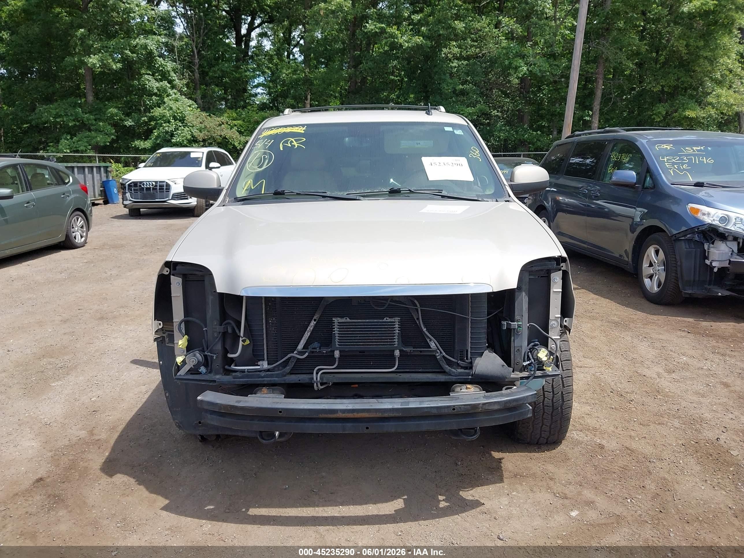 2010 Gmc Yukon Xl 1500 Denali Gold vin: 1GKUKMEF5AR119633