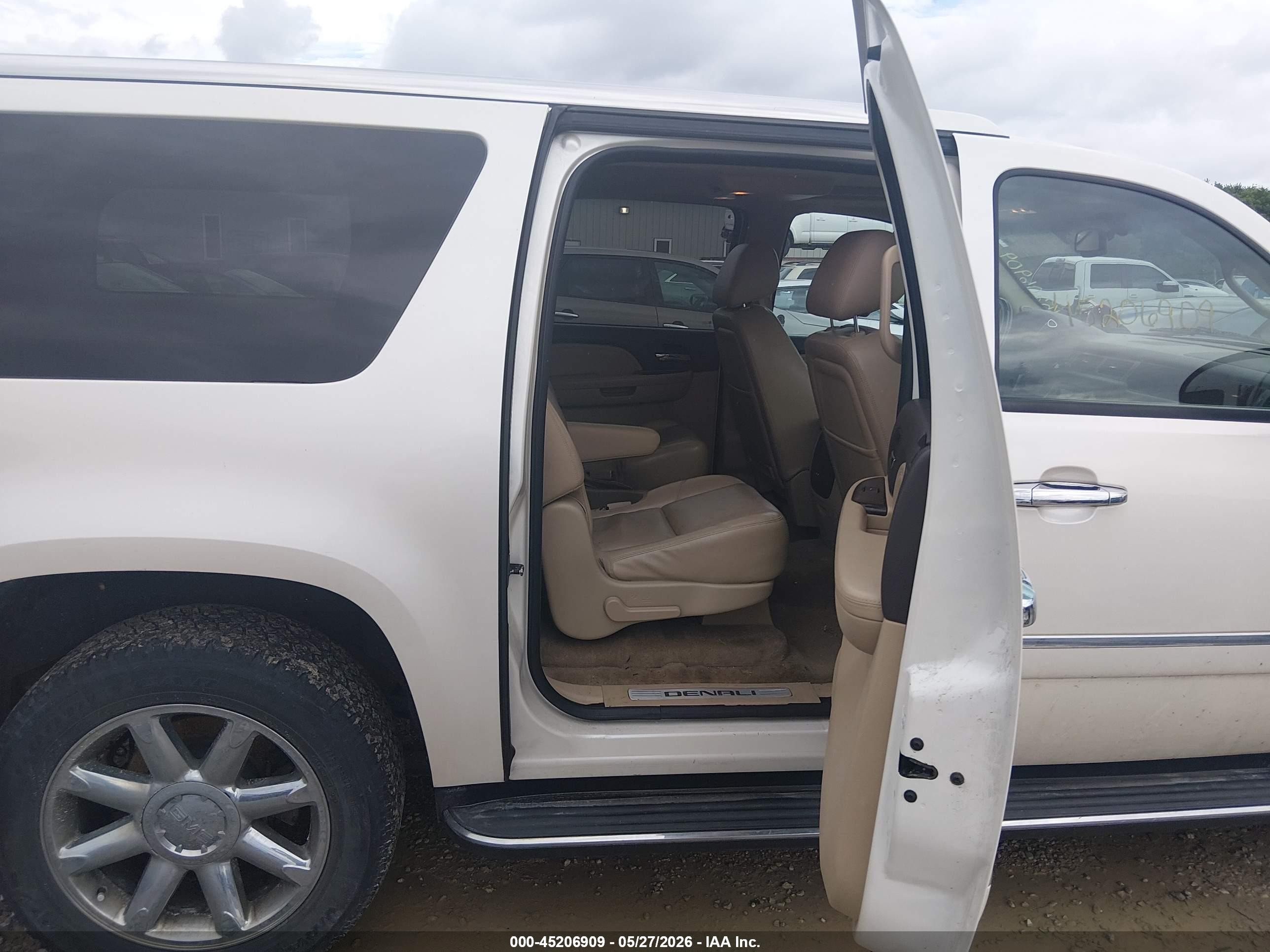 2010 Gmc Yukon Xl 1500 Denali Cream vin: 1GKUKMEF6AR198035