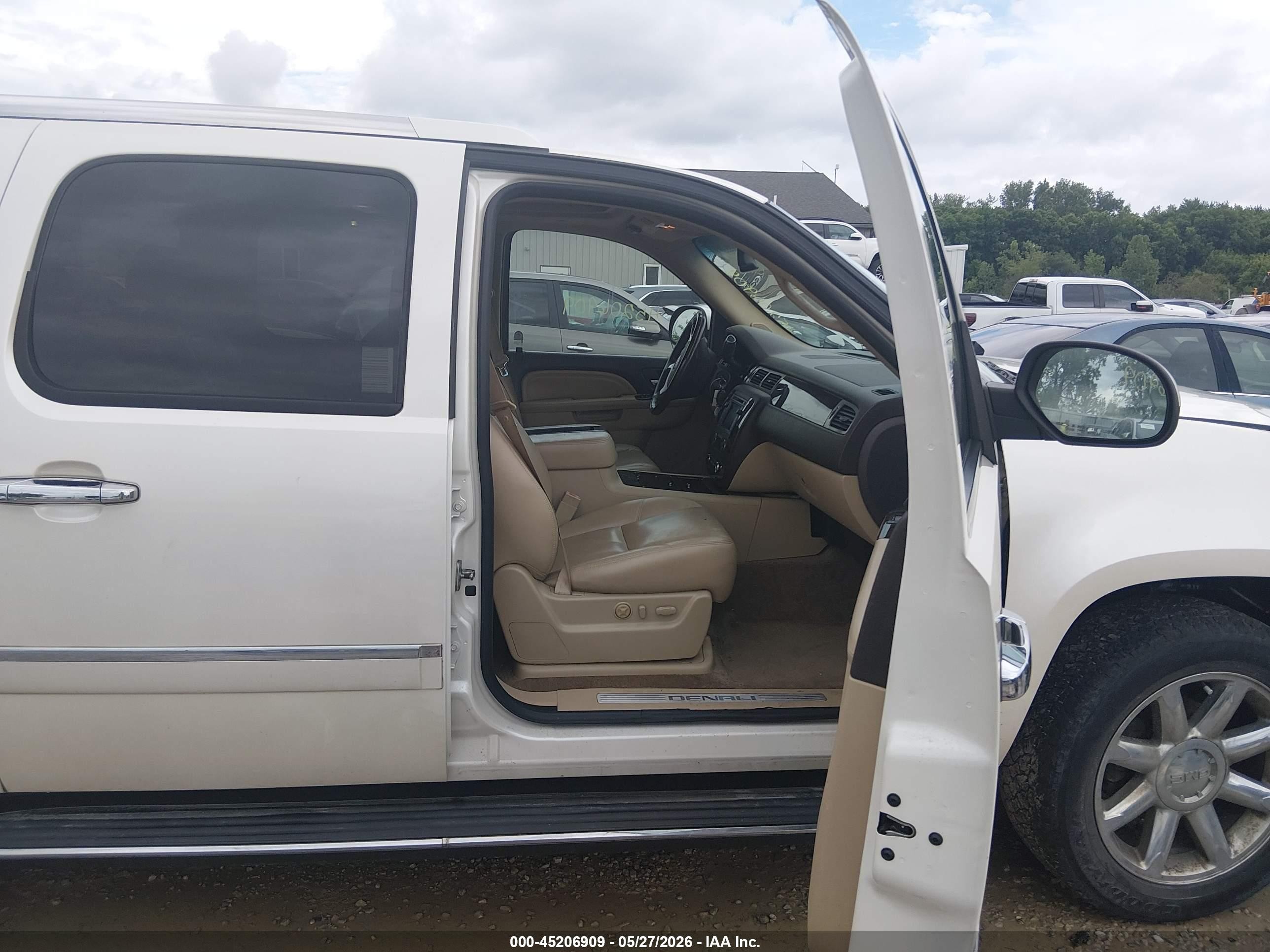 2010 Gmc Yukon Xl 1500 Denali Cream vin: 1GKUKMEF6AR198035