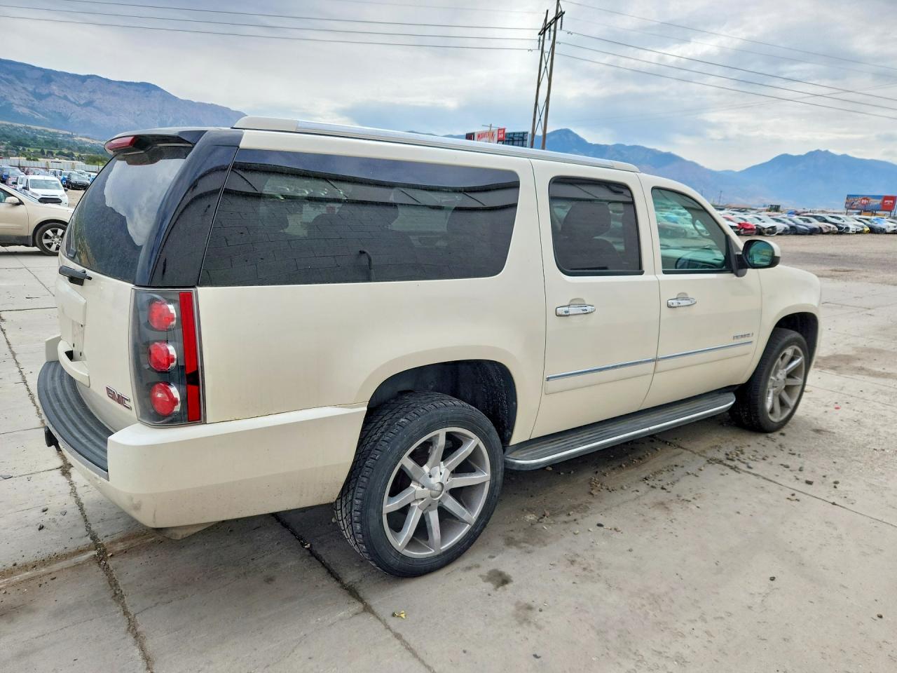 2010 Gmc Yukon Xl Denali Beige vin: 1GKUKMEF7AR147837