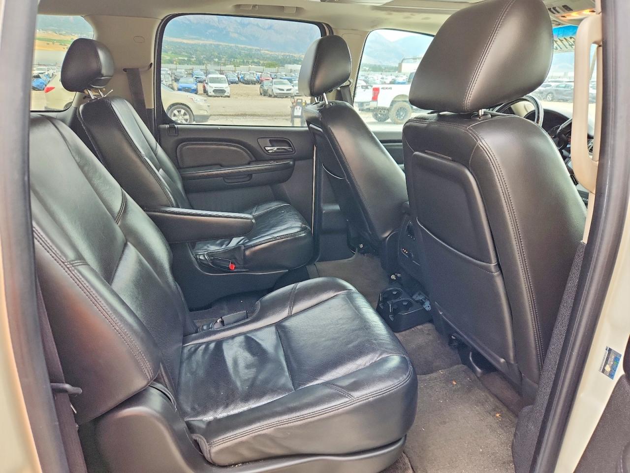 2010 Gmc Yukon Xl Denali Beige vin: 1GKUKMEF7AR147837