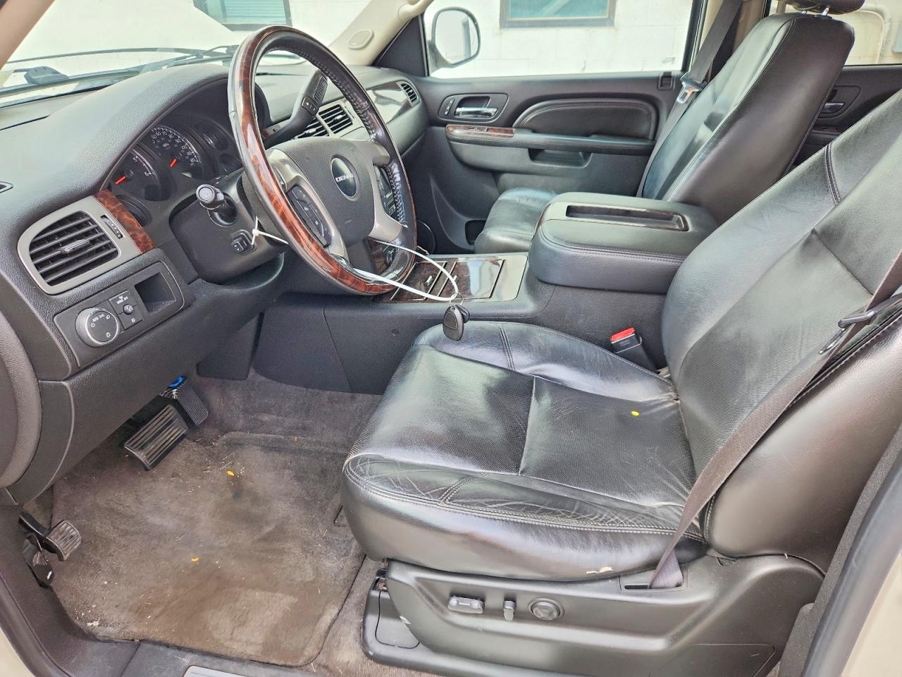 2010 Gmc Yukon Xl Denali Beige vin: 1GKUKMEF7AR147837
