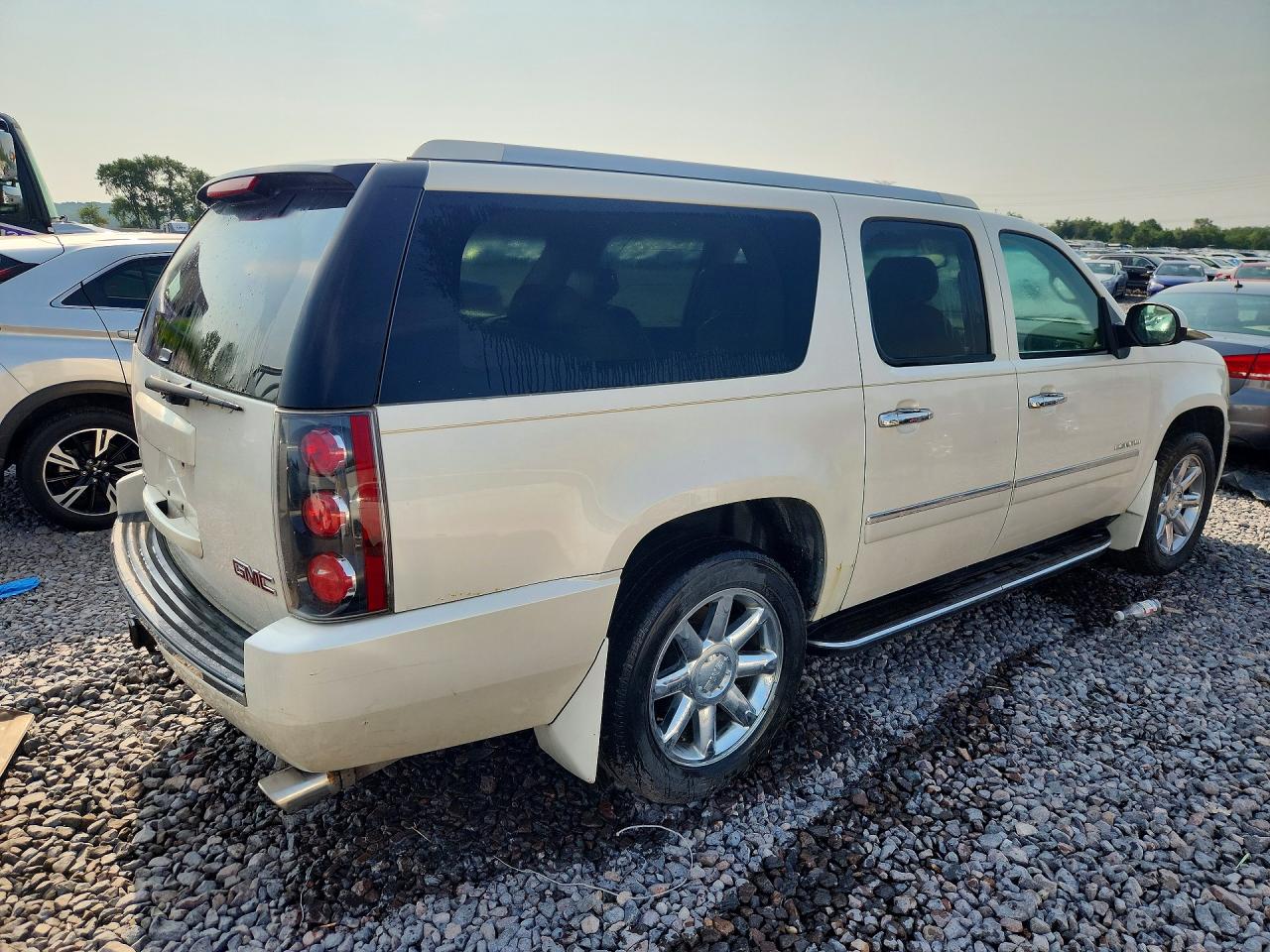 2010 Gmc Yukon Xl Denali Beige vin: 1GKUKMEF7AR224867