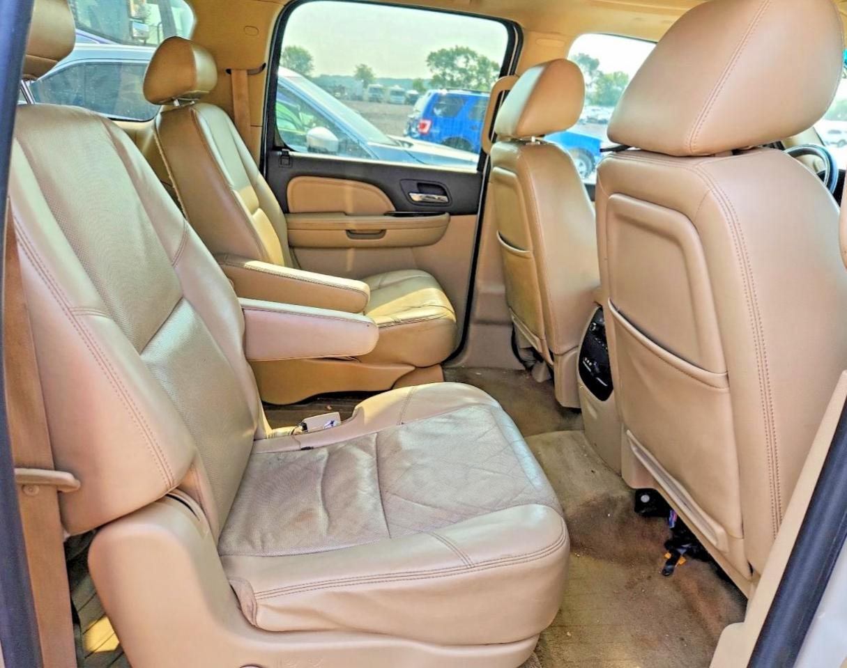 2010 Gmc Yukon Xl Denali Beige vin: 1GKUKMEF7AR224867