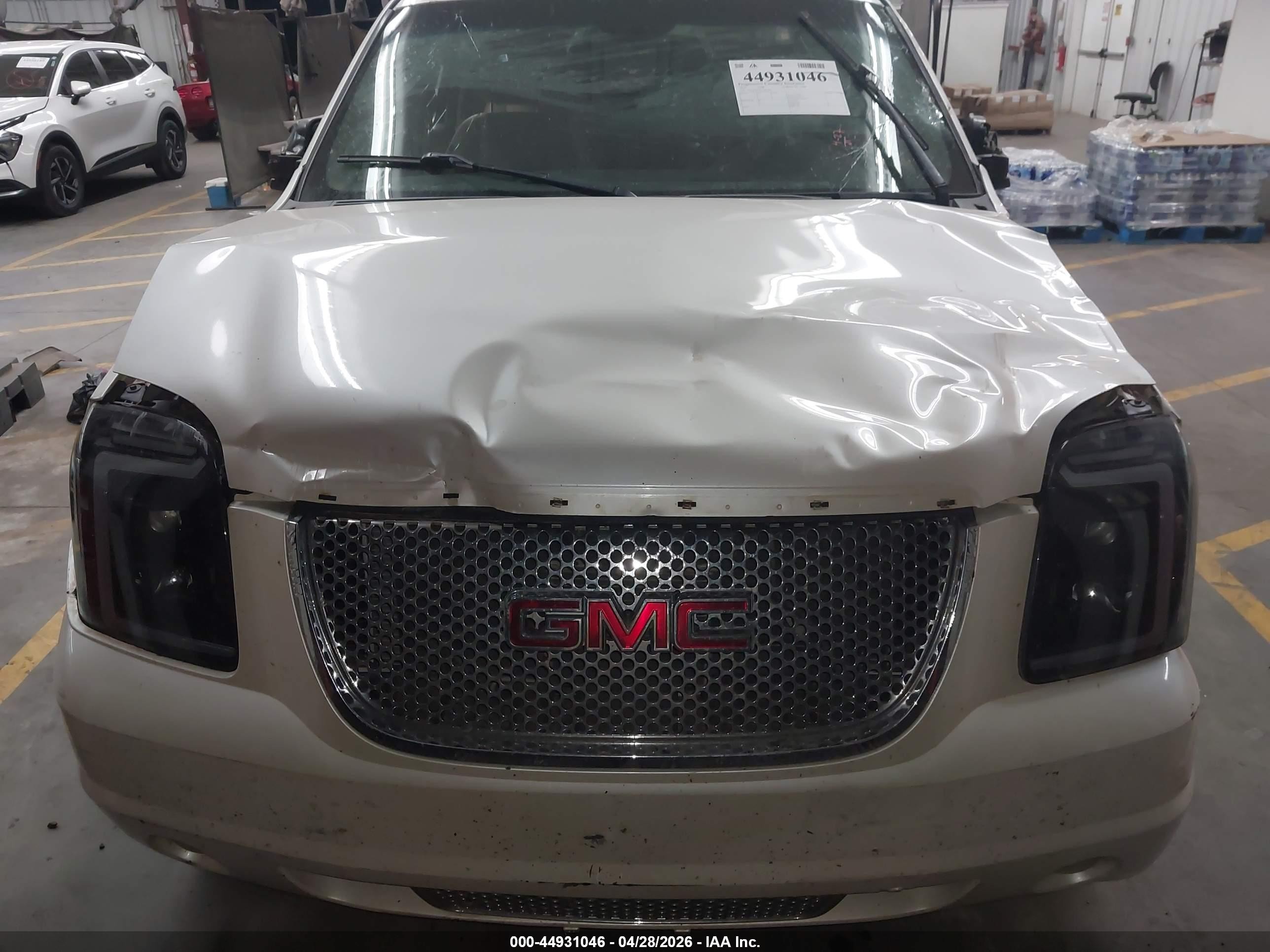 2010 Gmc Yukon Xl 1500 Denali White vin: 1GKUKMEF8AR187036