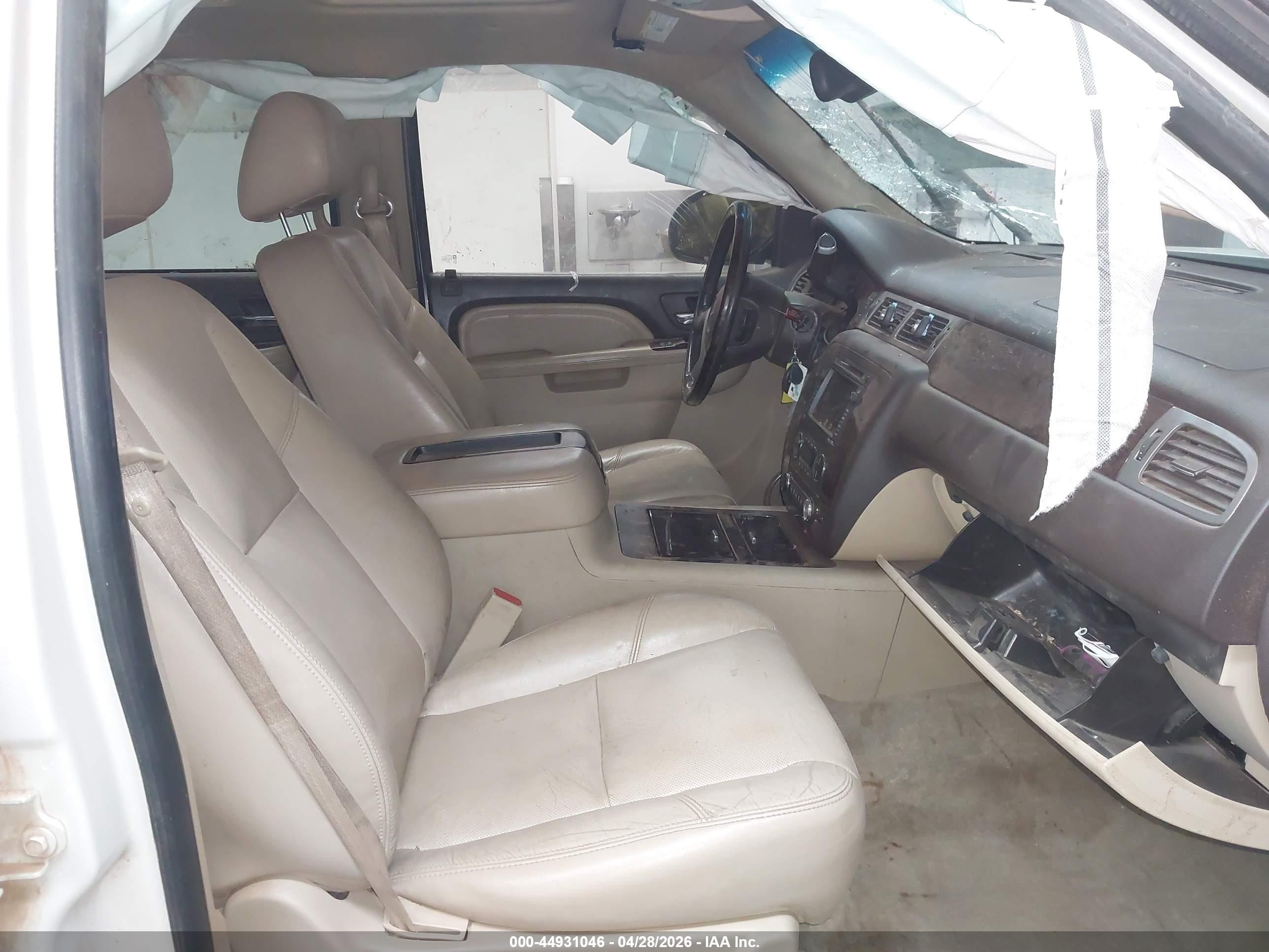 2010 Gmc Yukon Xl 1500 Denali White vin: 1GKUKMEF8AR187036