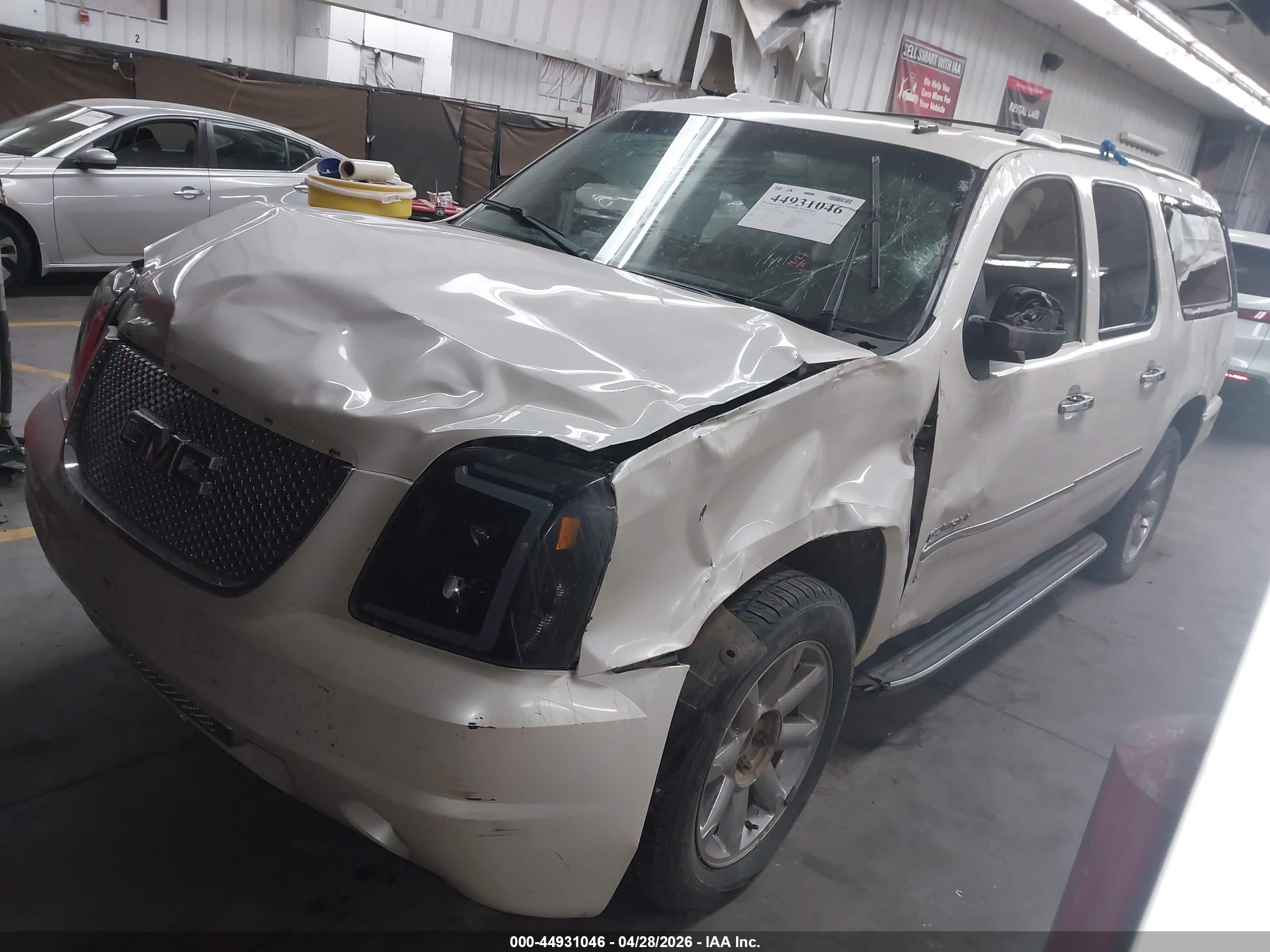 2010 Gmc Yukon Xl 1500 Denali White vin: 1GKUKMEF8AR187036