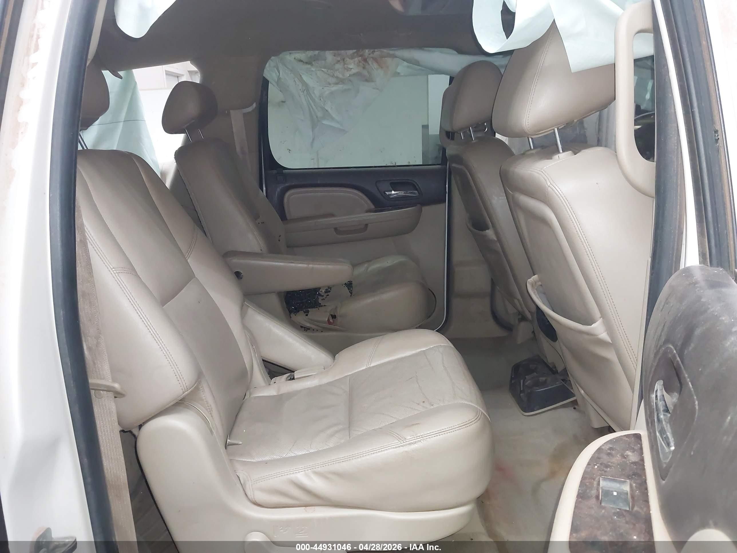 2010 Gmc Yukon Xl 1500 Denali White vin: 1GKUKMEF8AR187036