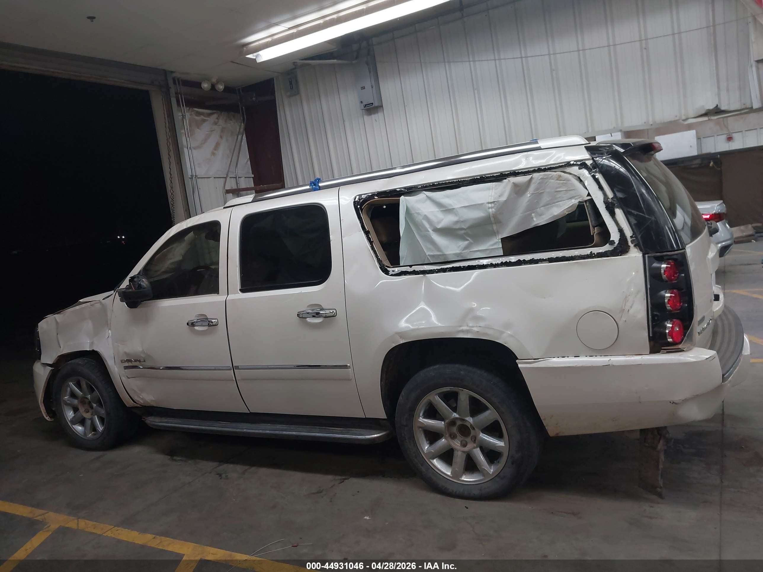 2010 Gmc Yukon Xl 1500 Denali White vin: 1GKUKMEF8AR187036