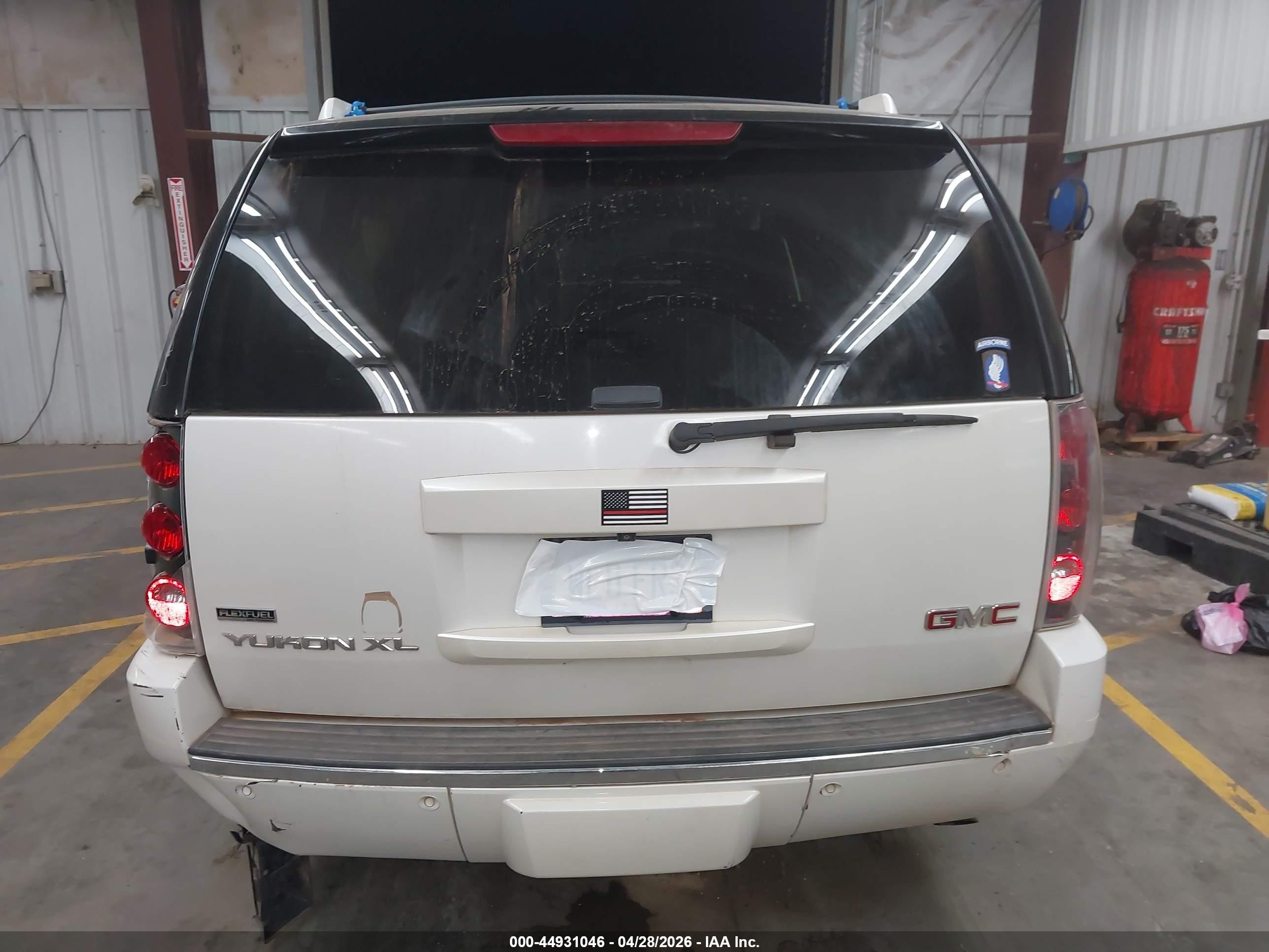 2010 Gmc Yukon Xl 1500 Denali White vin: 1GKUKMEF8AR187036