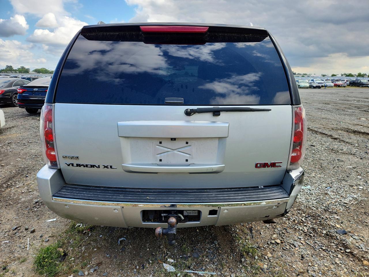 2010 Gmc Yukon Xl Denali Silver vin: 1GKUKMEFXAR251769