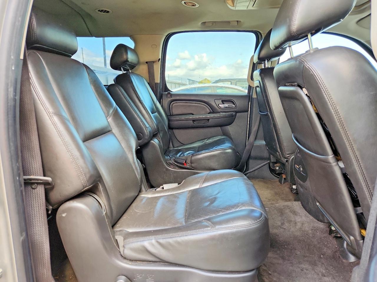 2010 Gmc Yukon Xl Denali Silver vin: 1GKUKMEFXAR251769