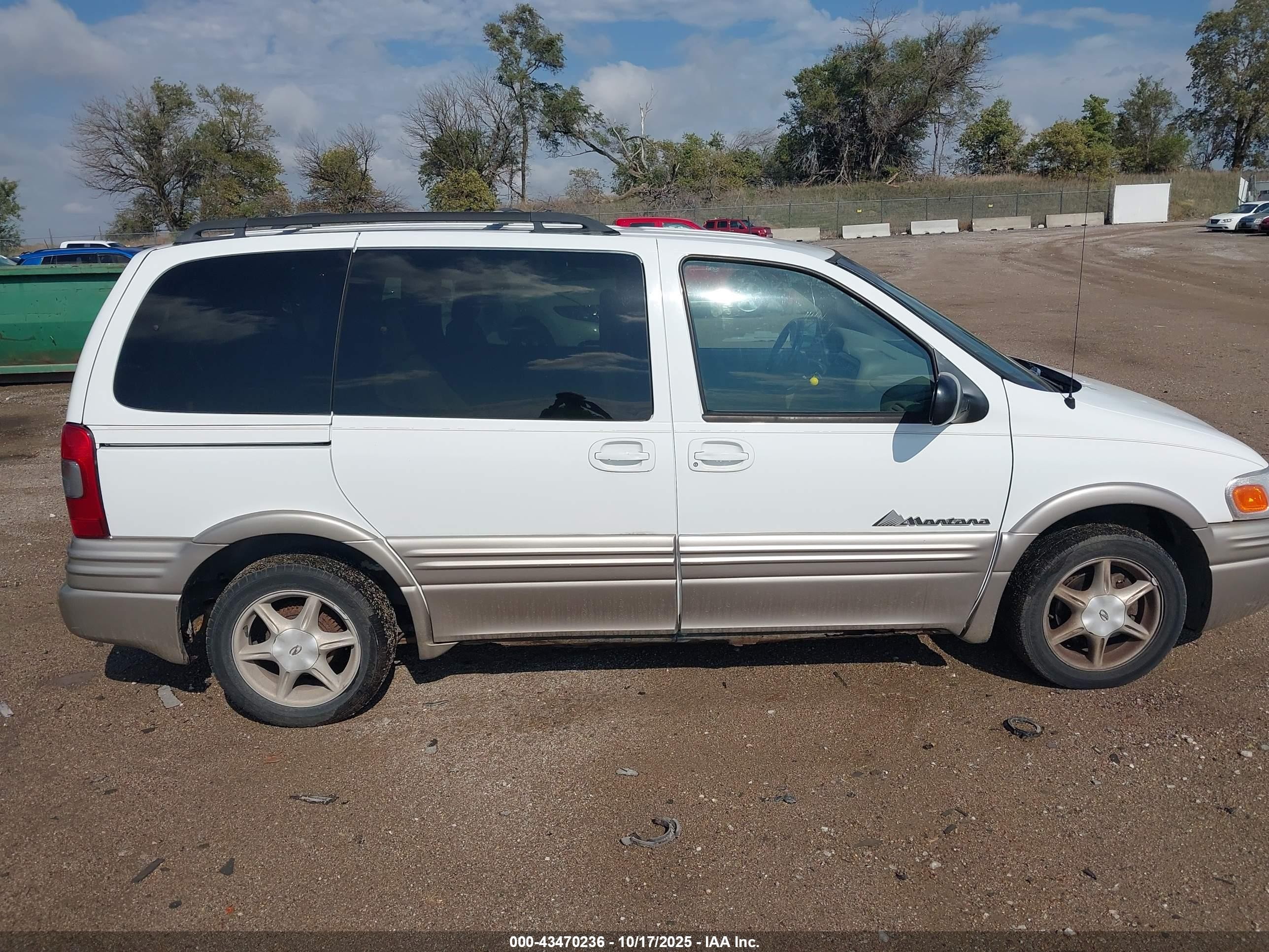 2002 Pontiac Montana N16 Белый vin: 1GMDU03E02D148220