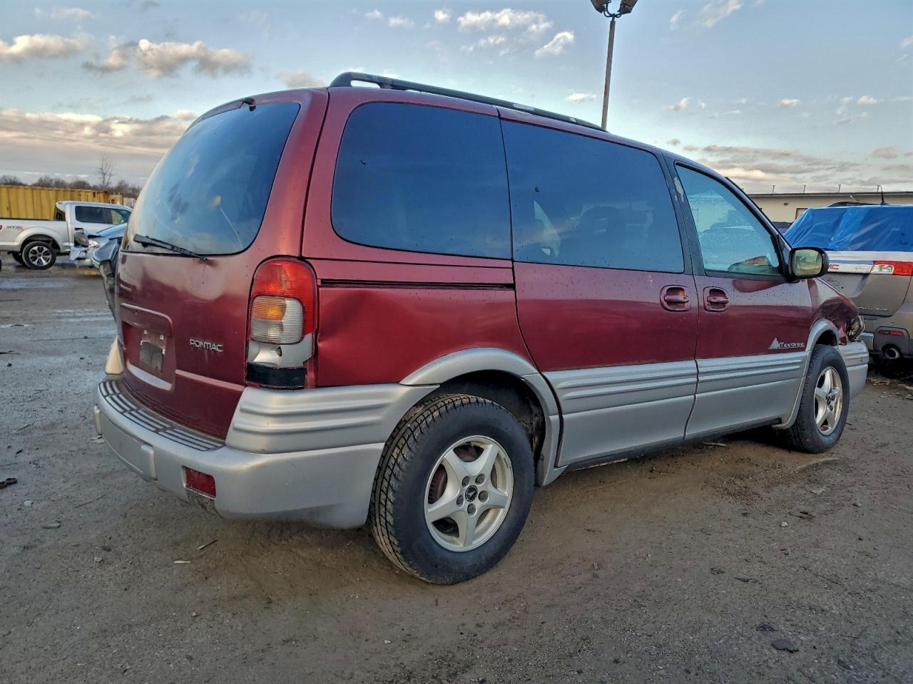 1999 Pontiac Montana / Trans Sport Red vin: 1GMDU06E6XD296763