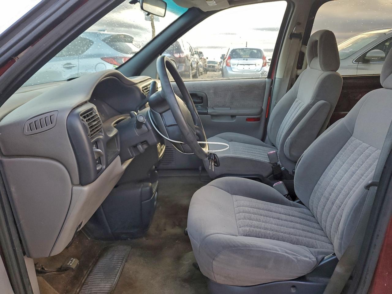 1999 Pontiac Montana / Trans Sport Red vin: 1GMDU06E6XD296763
