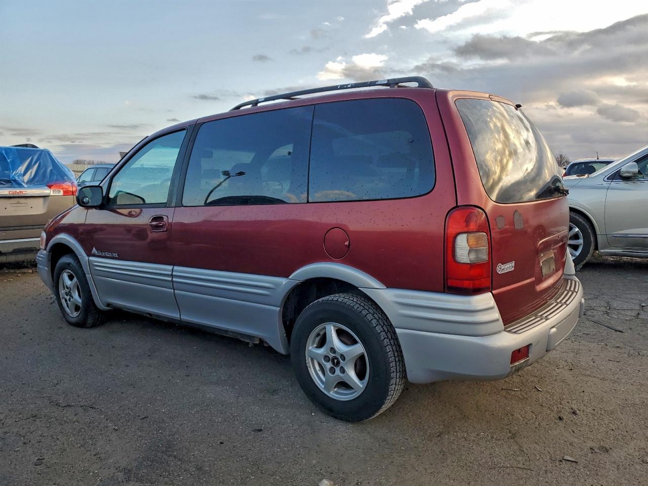 1999 Pontiac Montana / Trans Sport Red vin: 1GMDU06E6XD296763