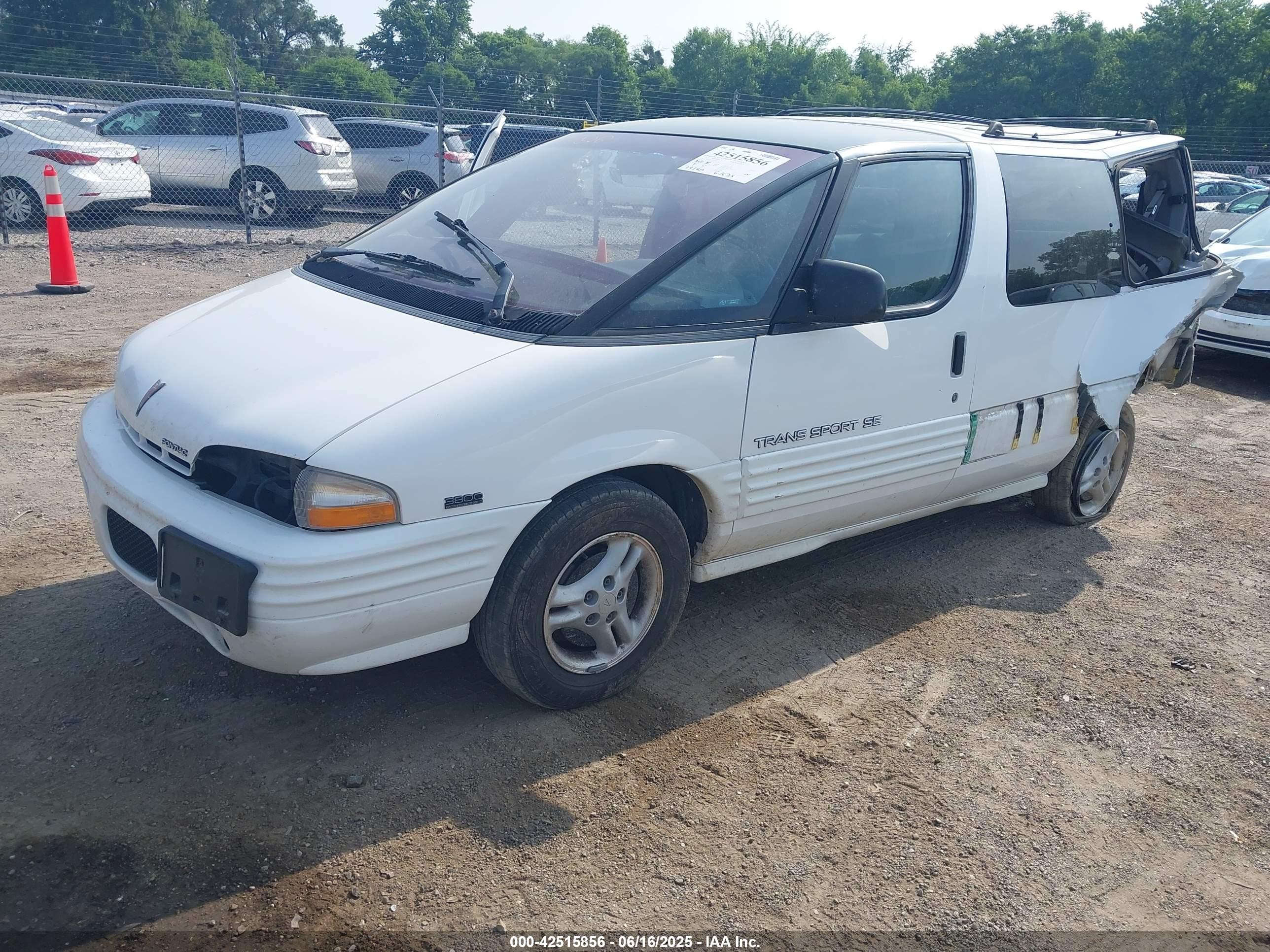 1995 Pontiac Trans Sport   White vin: 1GMDU06L0ST244722