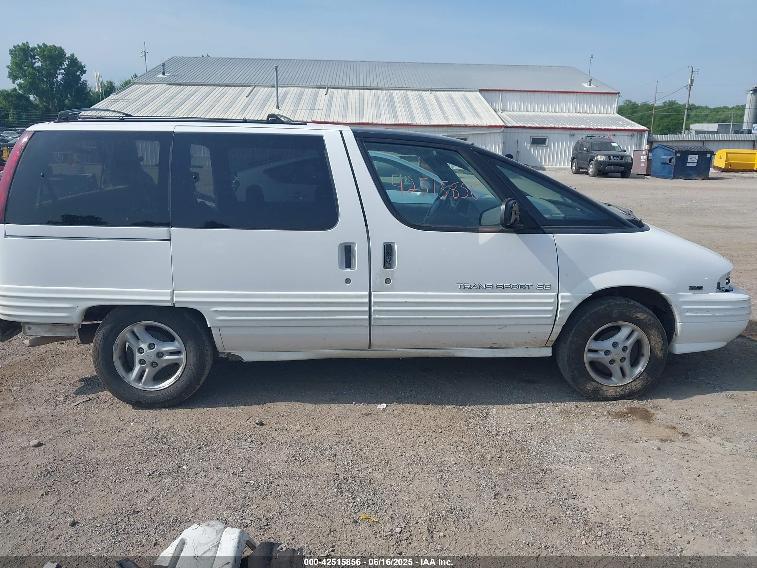 1995 Pontiac Trans Sport   White vin: 1GMDU06L0ST244722