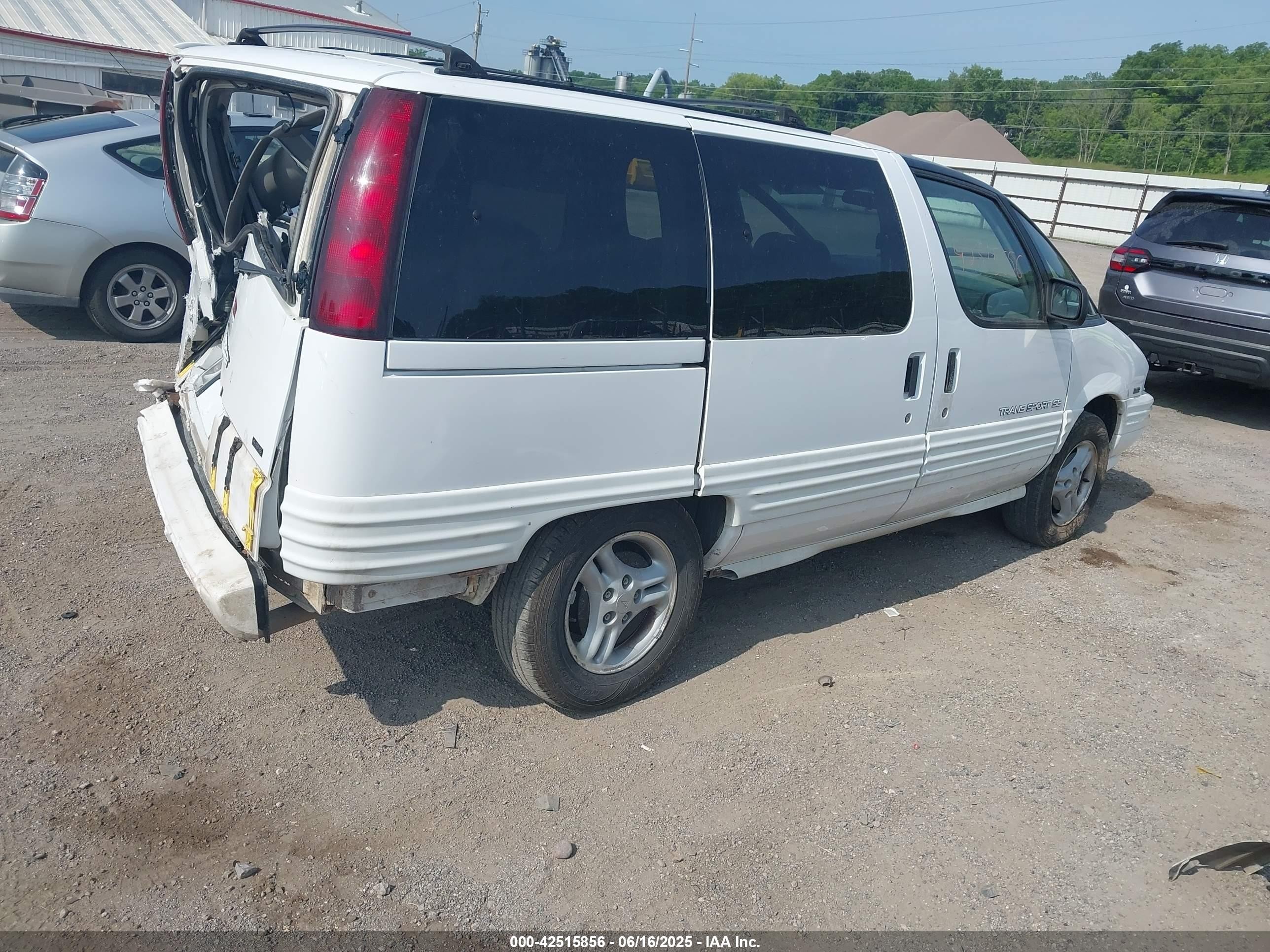 1995 Pontiac Trans Sport   White vin: 1GMDU06L0ST244722