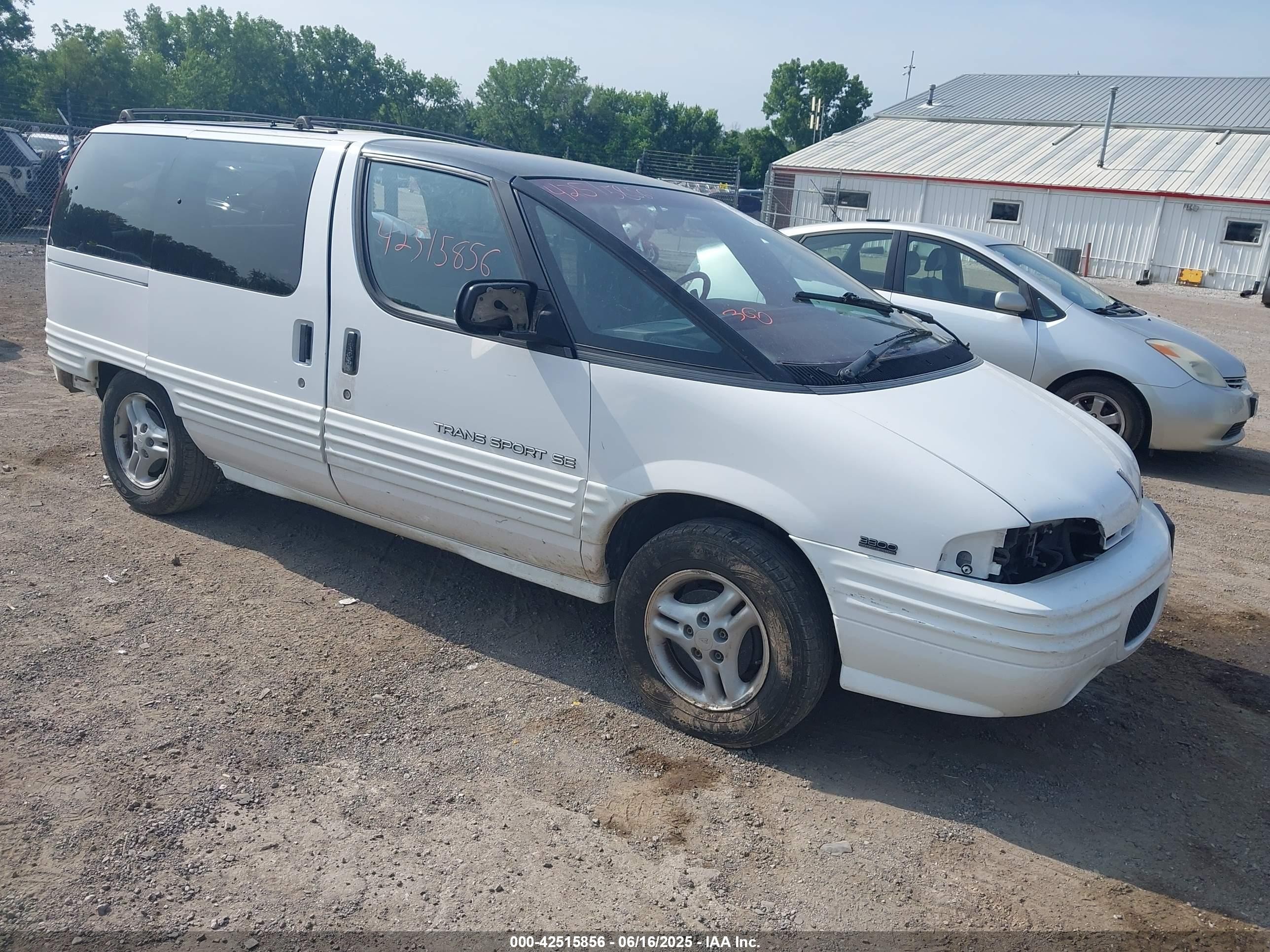 1995 Pontiac Trans Sport   White vin: 1GMDU06L0ST244722