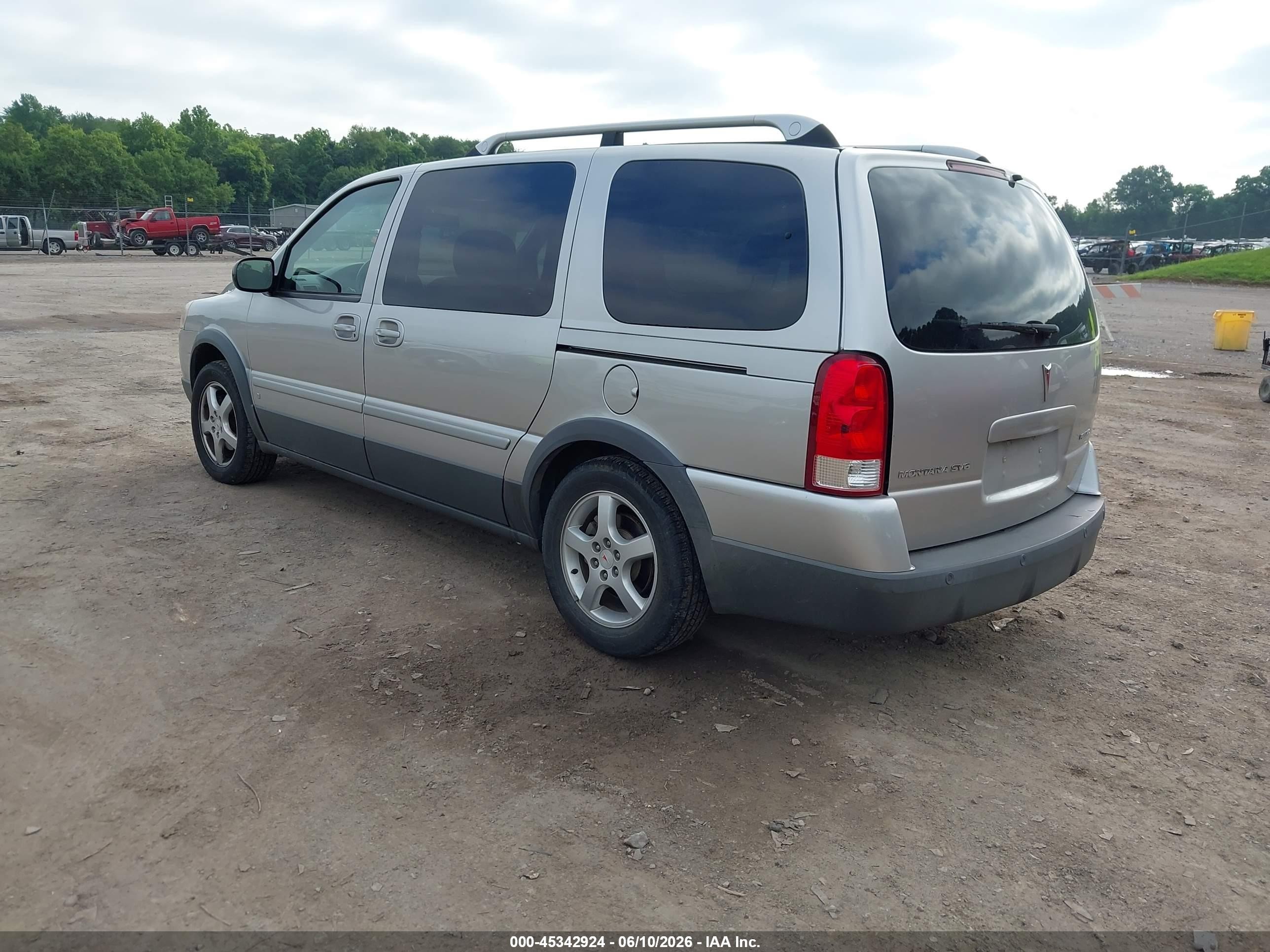 2006 Pontiac Montana Sv6   Silver vin: 1GMDV33L06D171824
