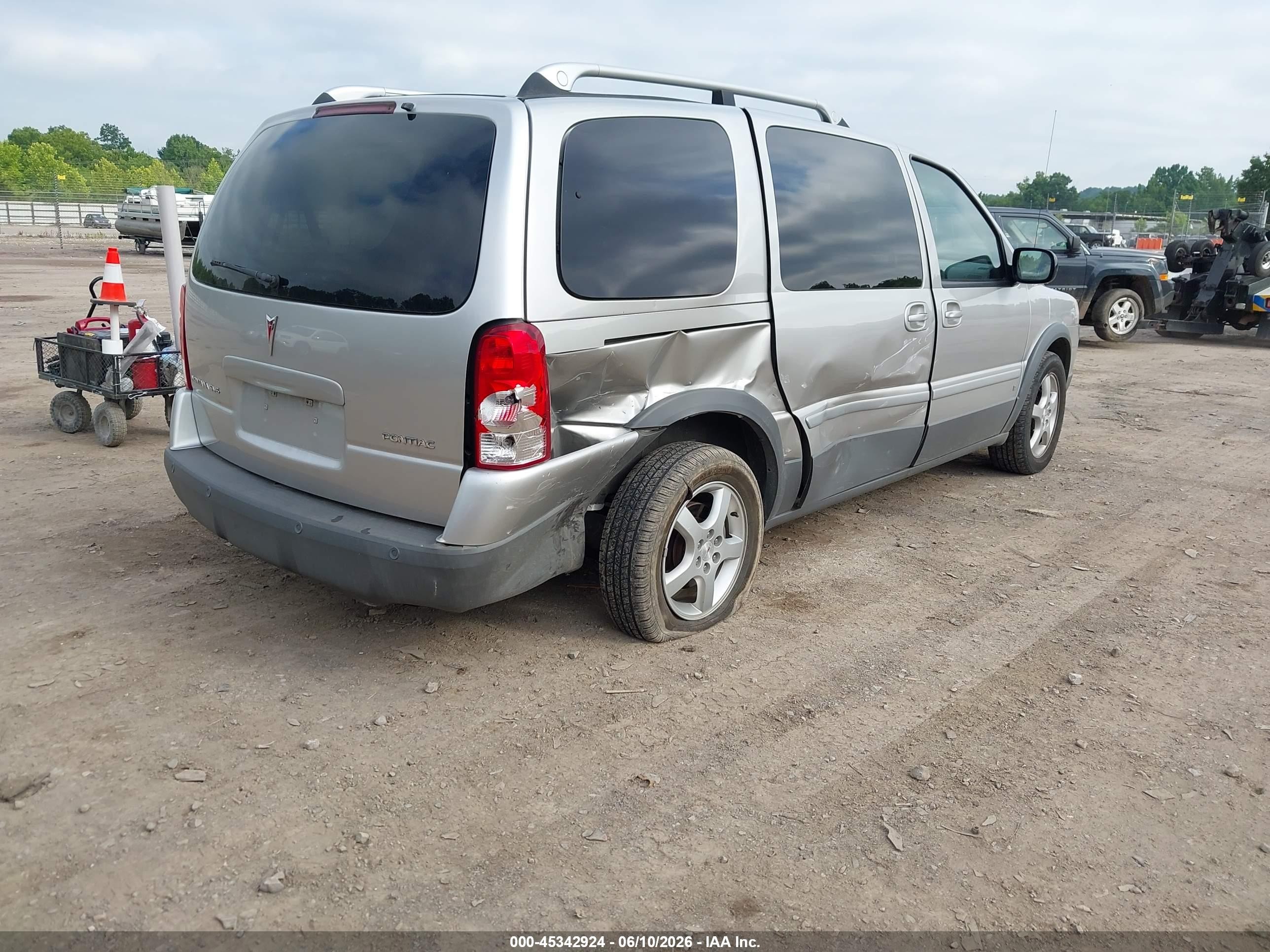 2006 Pontiac Montana Sv6   Silver vin: 1GMDV33L06D171824