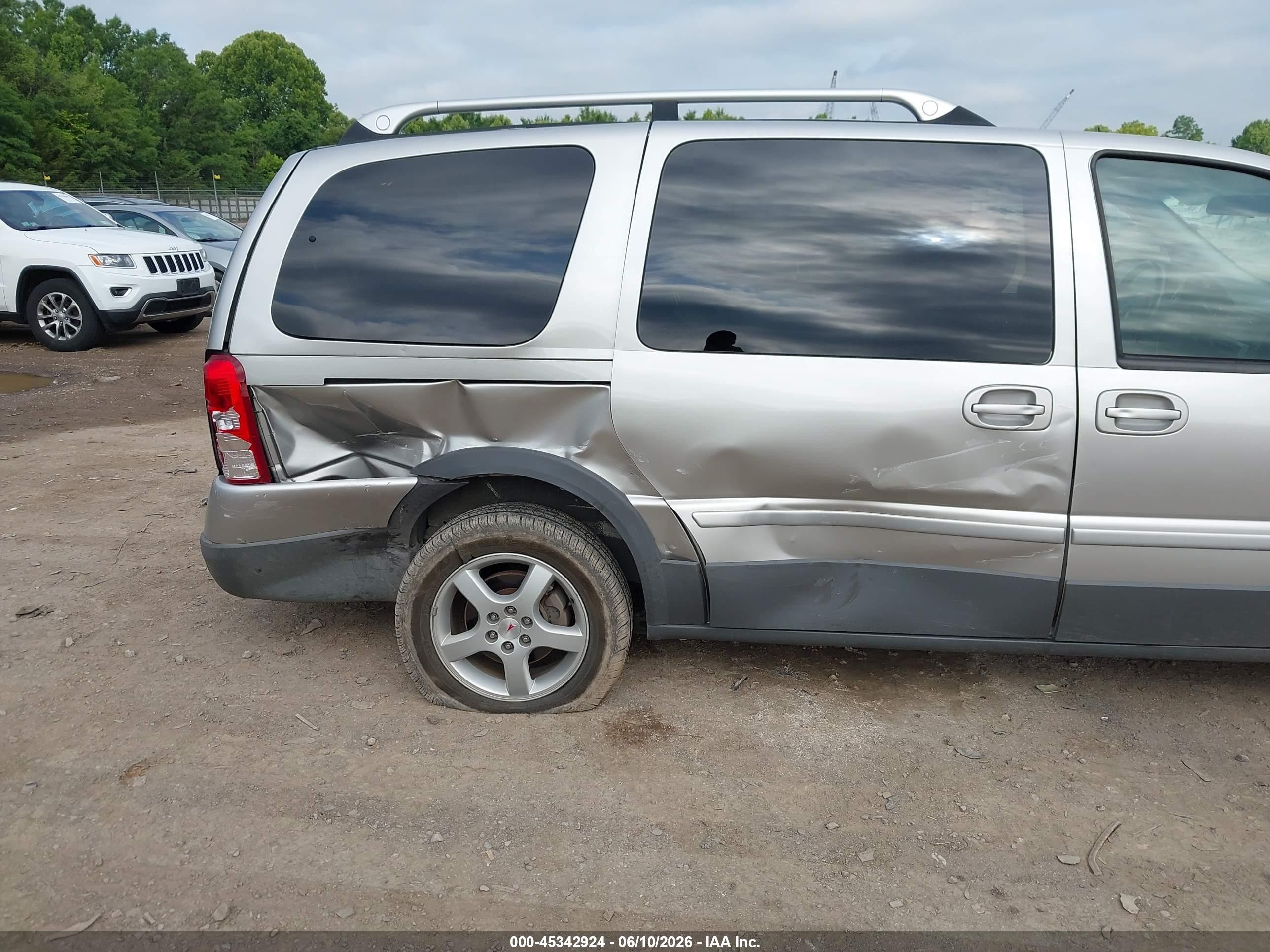 2006 Pontiac Montana Sv6   Silver vin: 1GMDV33L06D171824