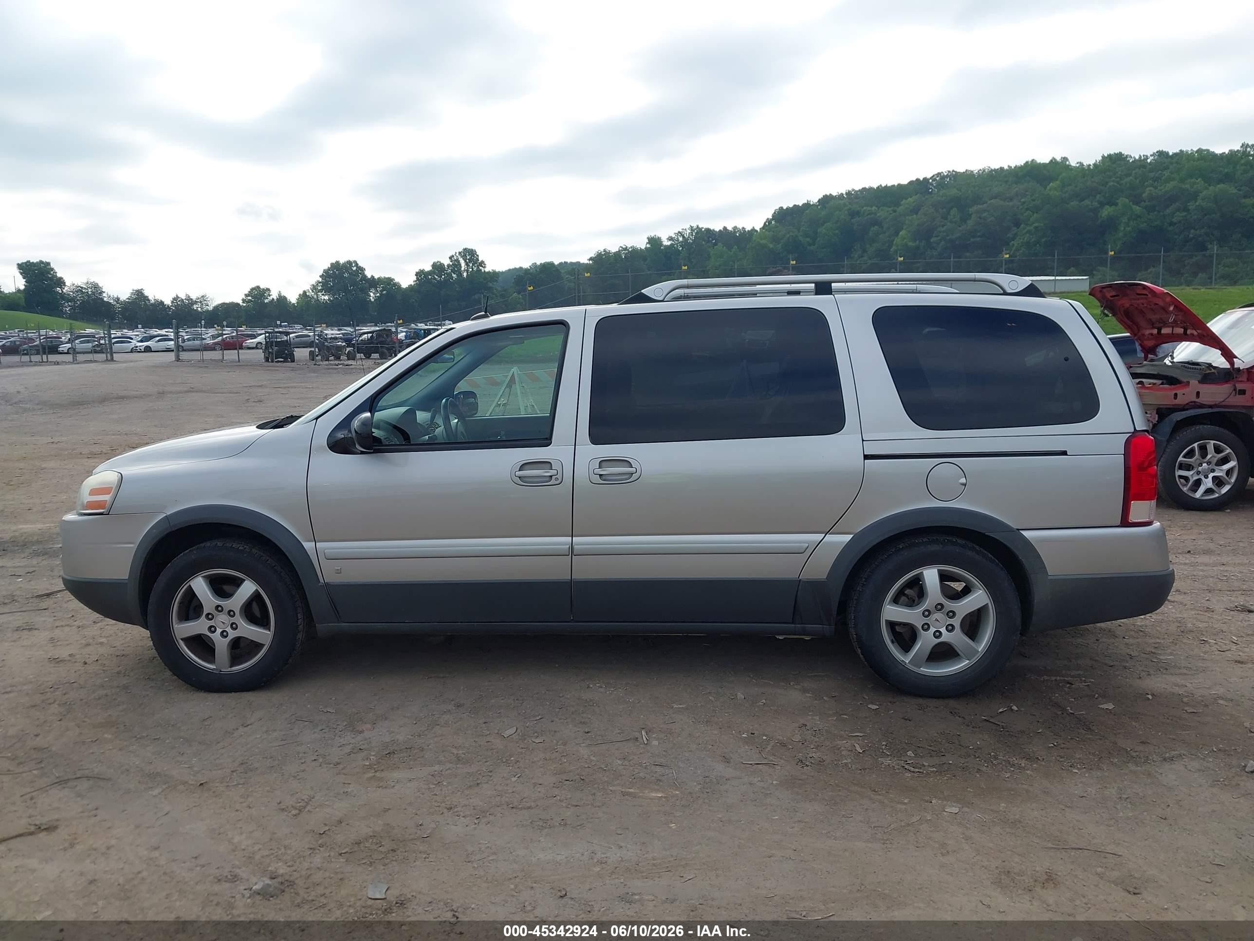 2006 Pontiac Montana Sv6   Silver vin: 1GMDV33L06D171824