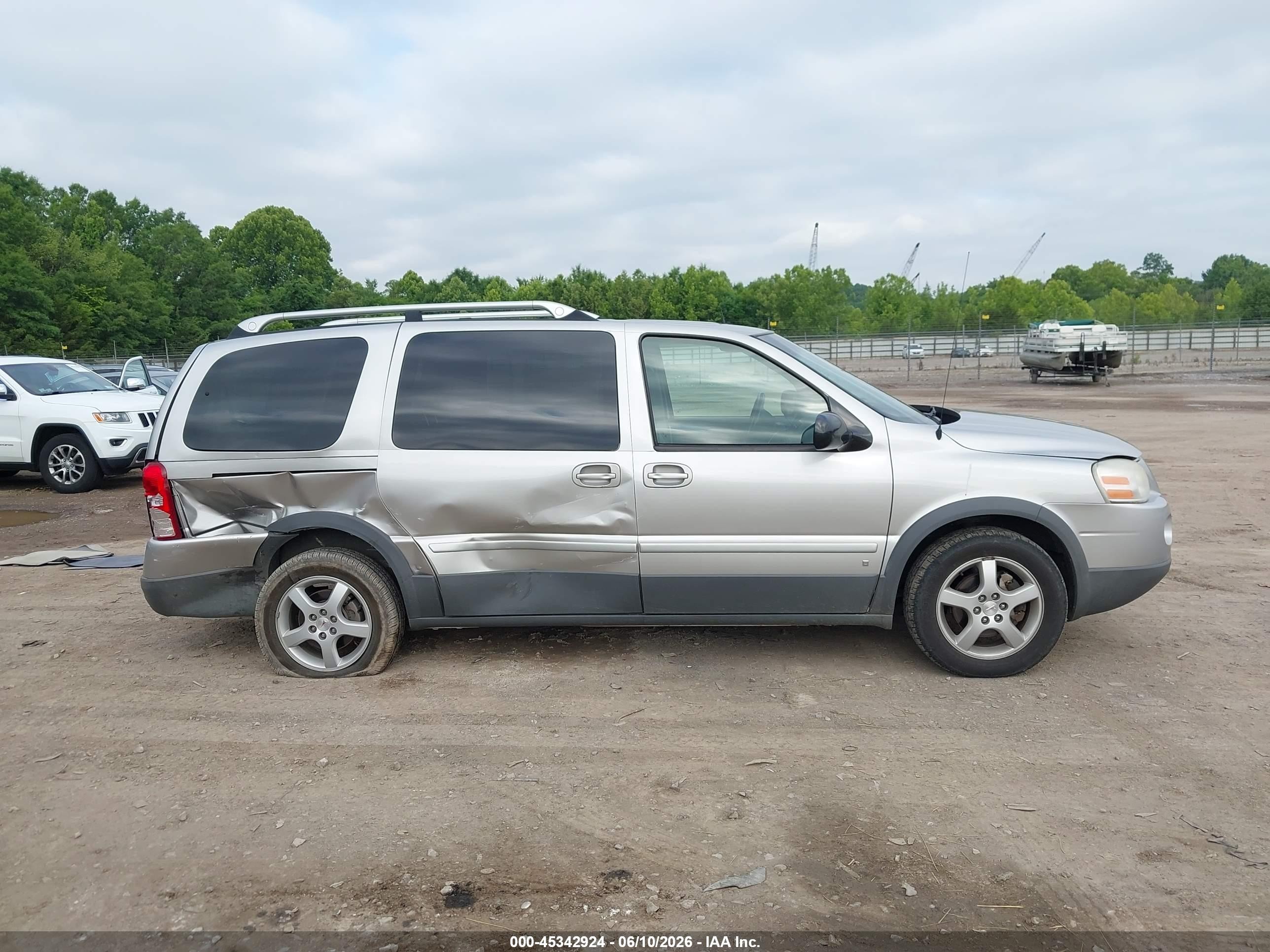 2006 Pontiac Montana Sv6   Silver vin: 1GMDV33L06D171824