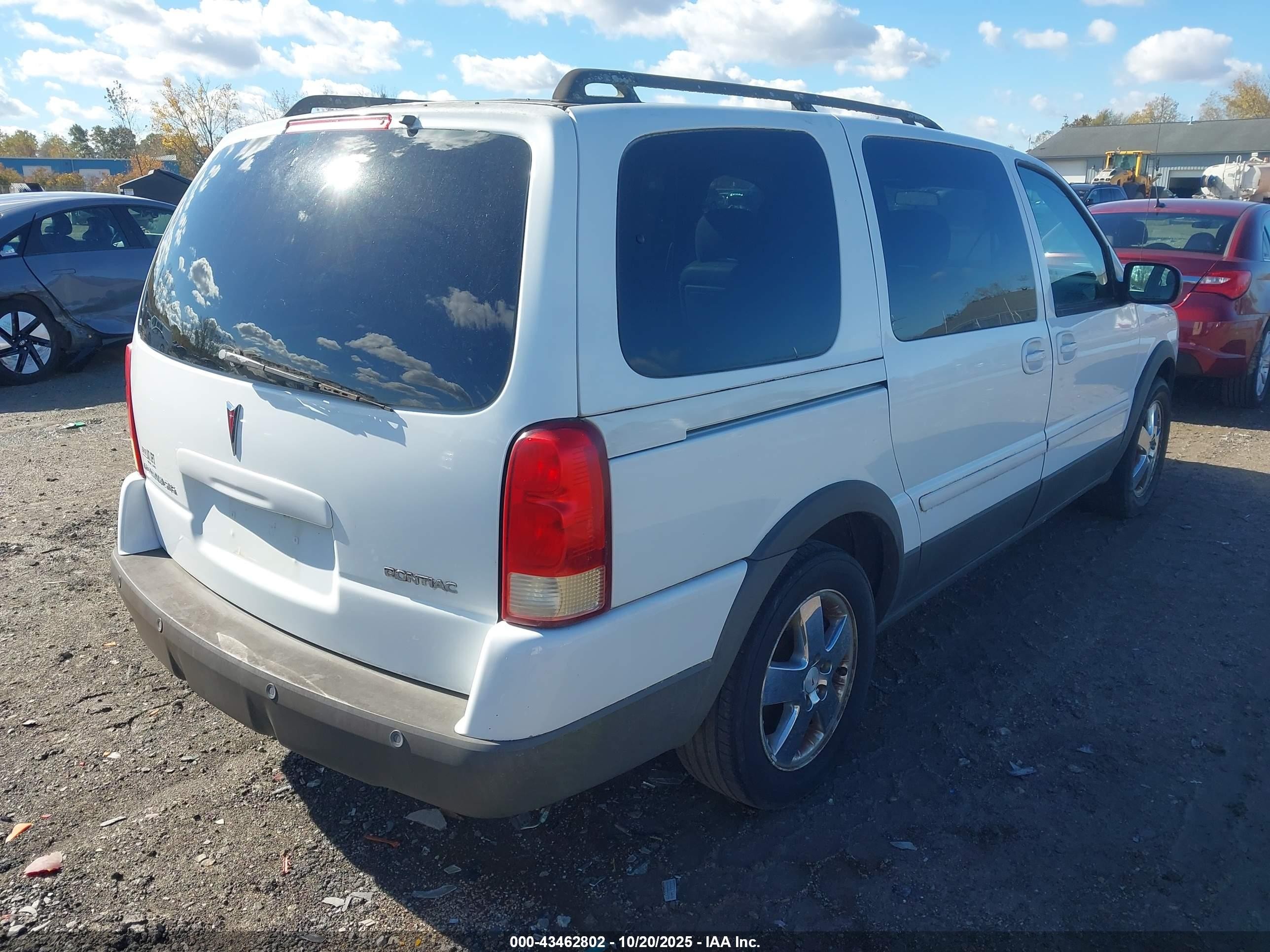 2005 Pontiac Montana Sv6 Fwd White vin: 1GMDV33L25D181012