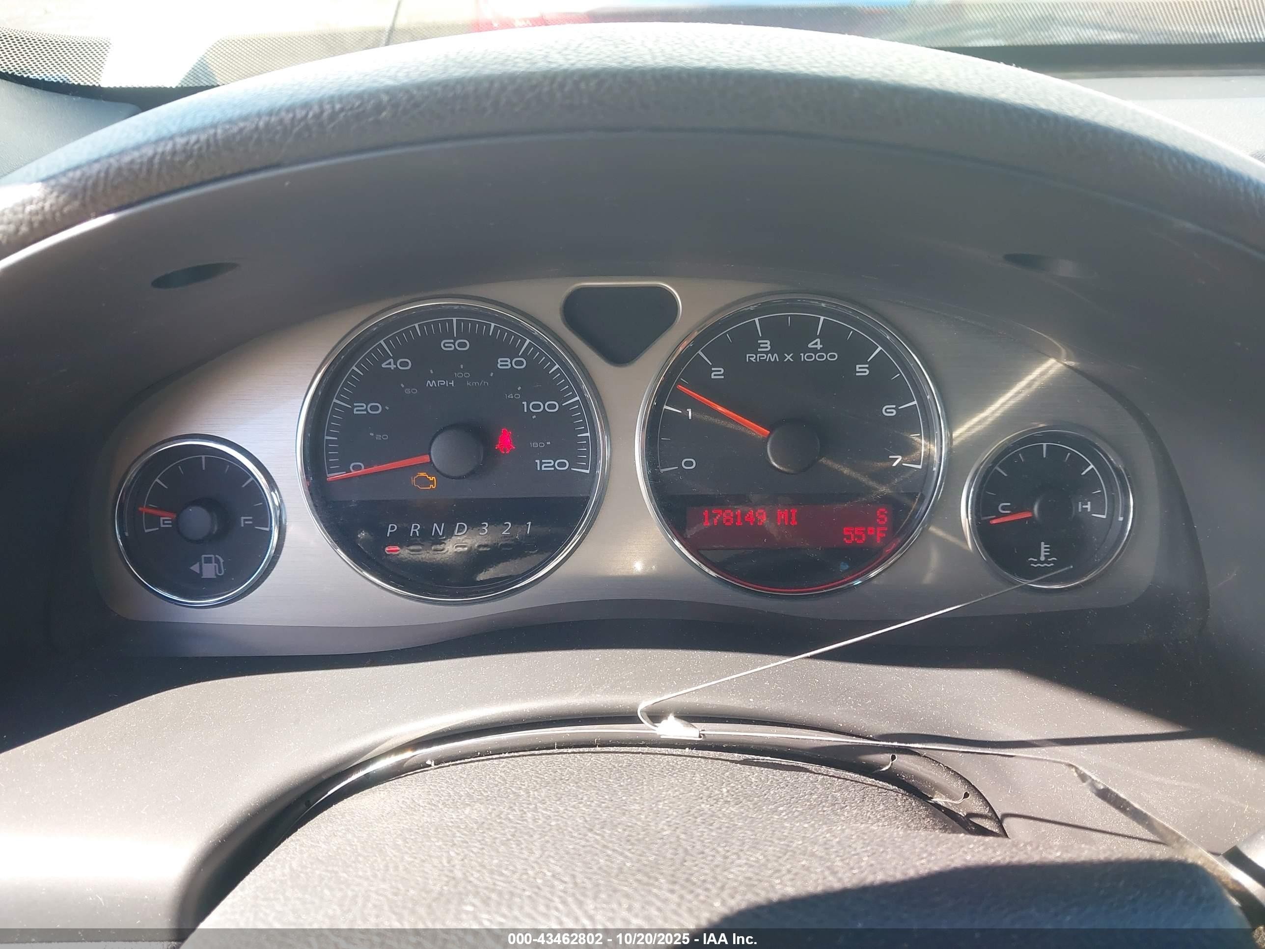 2005 Pontiac Montana Sv6 Fwd White vin: 1GMDV33L25D181012