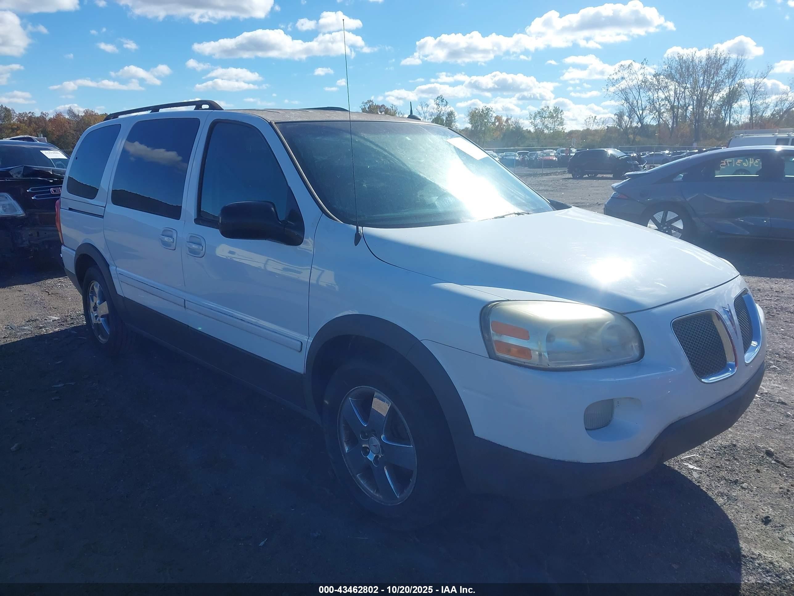 2005 Pontiac Montana Sv6 Fwd White vin: 1GMDV33L25D181012