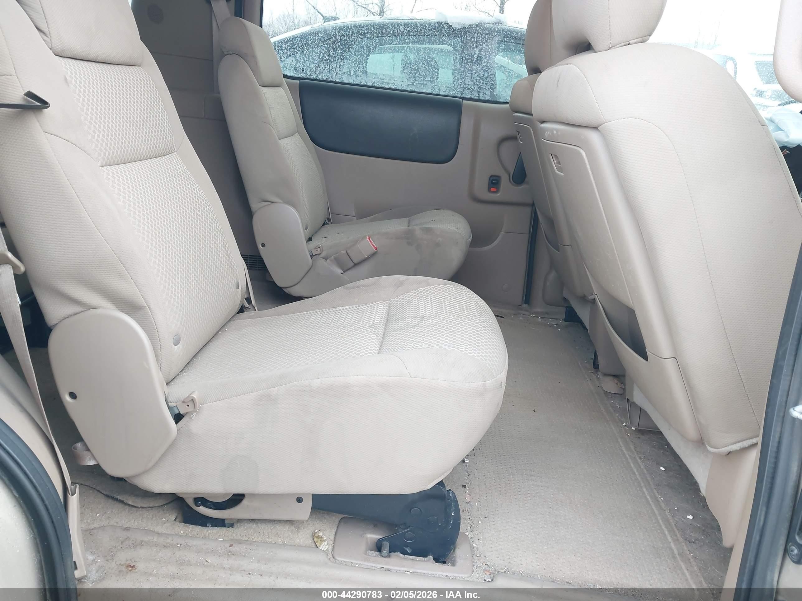 2006 Pontiac Montana Sv6   Коричневый vin: 1GMDV33L46D211564