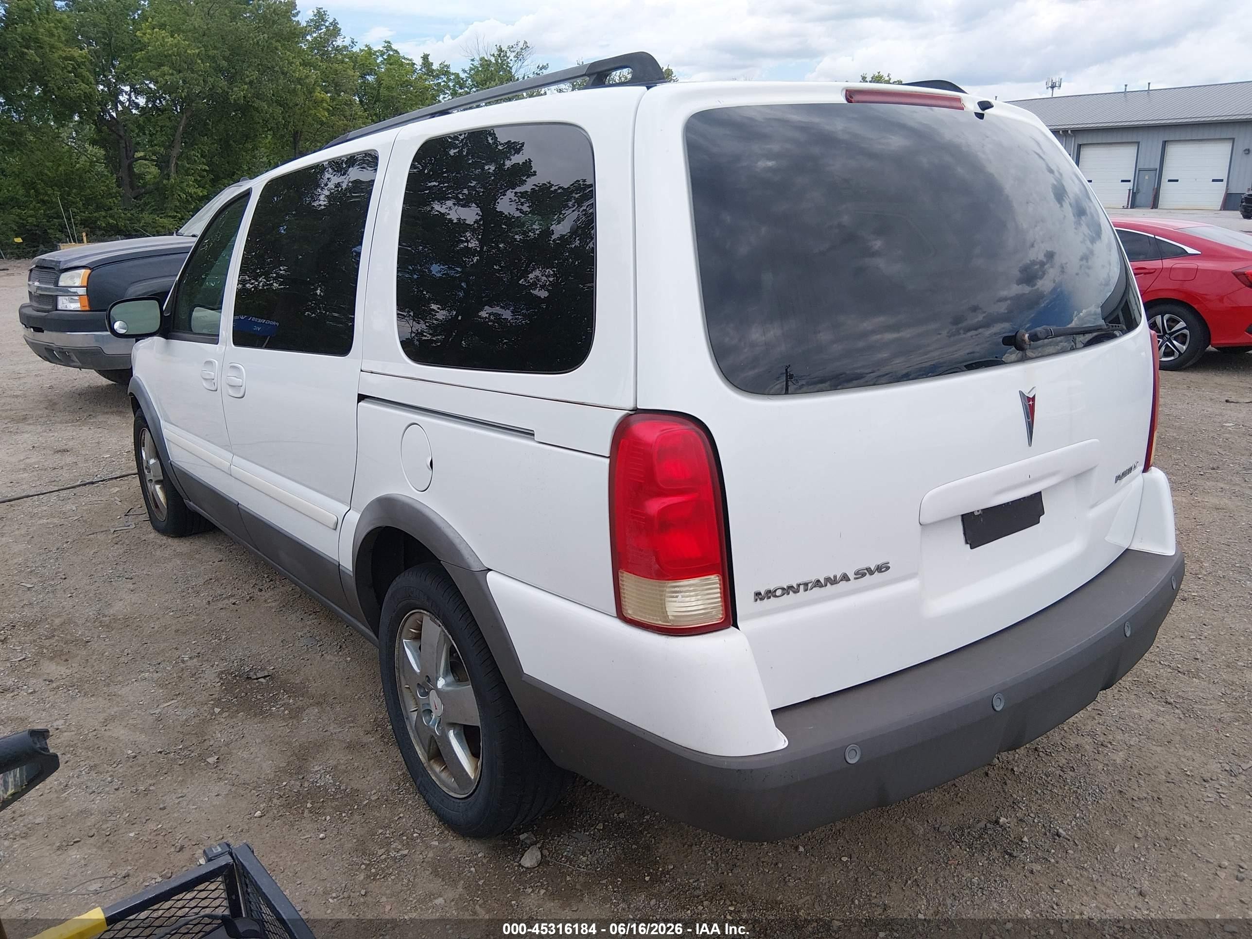 2005 Pontiac Montana Sv6 Fwd White vin: 1GMDV33L85D182701
