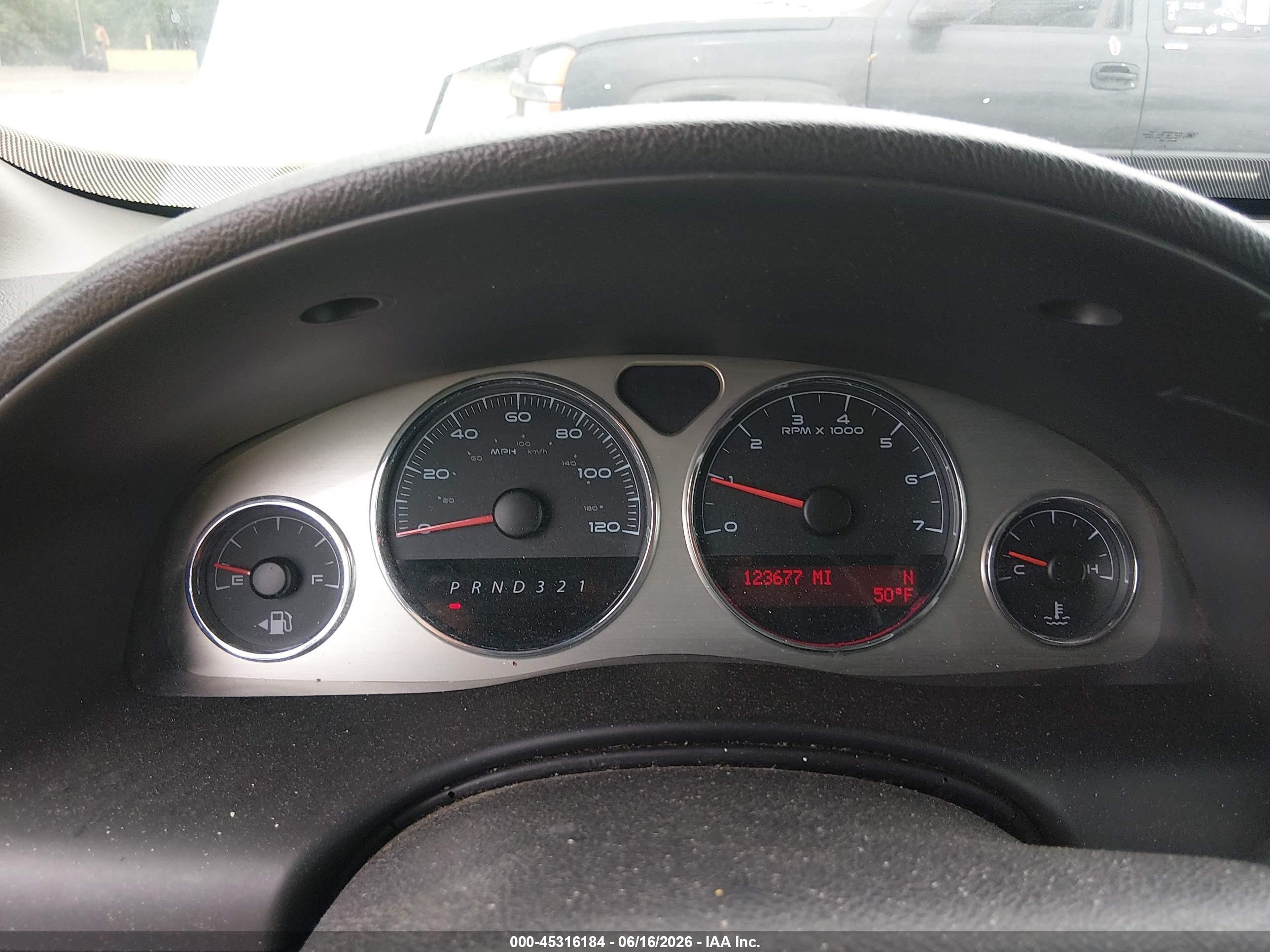 2005 Pontiac Montana Sv6 Fwd White vin: 1GMDV33L85D182701