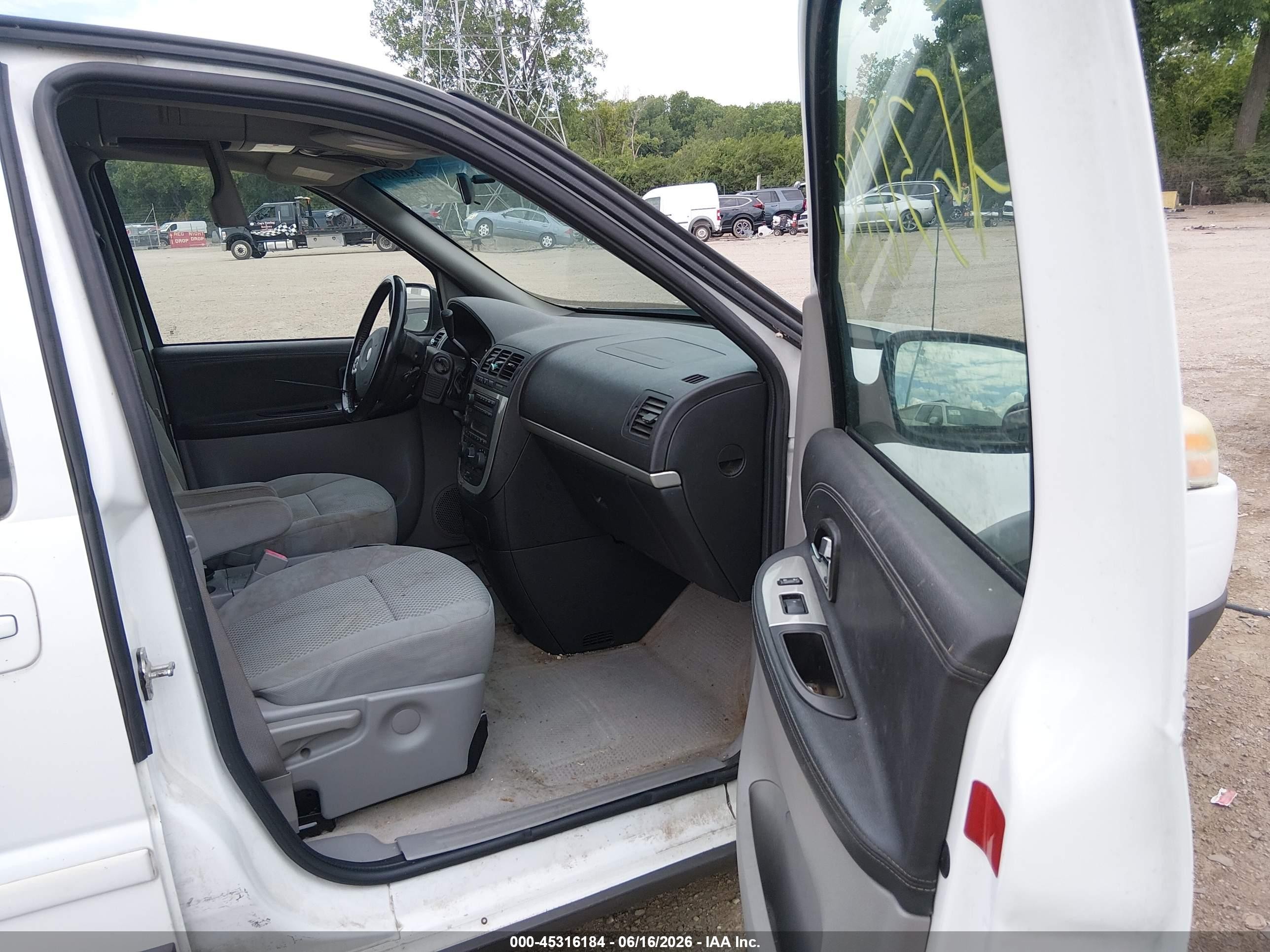 2005 Pontiac Montana Sv6 Fwd White vin: 1GMDV33L85D182701