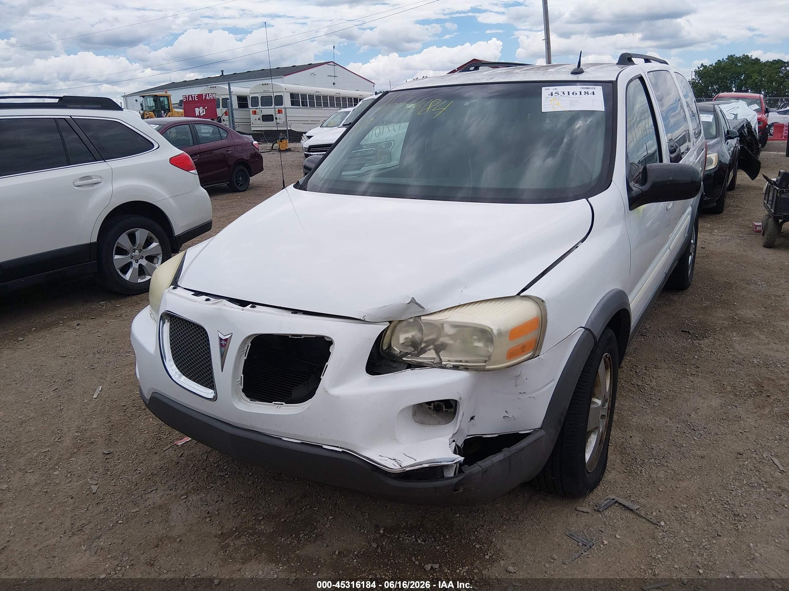 2005 Pontiac Montana Sv6 Fwd White vin: 1GMDV33L85D182701