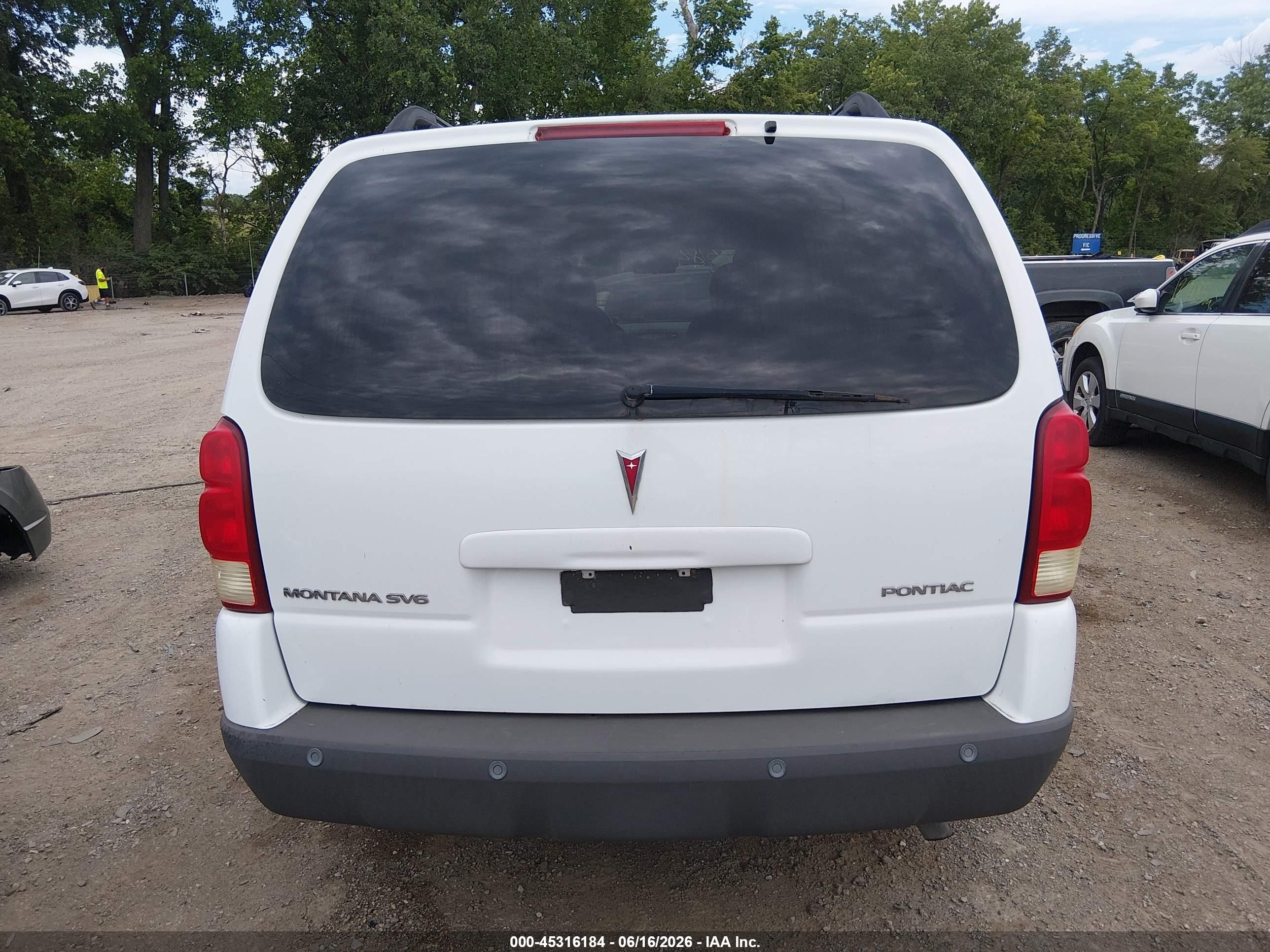 2005 Pontiac Montana Sv6 Fwd White vin: 1GMDV33L85D182701