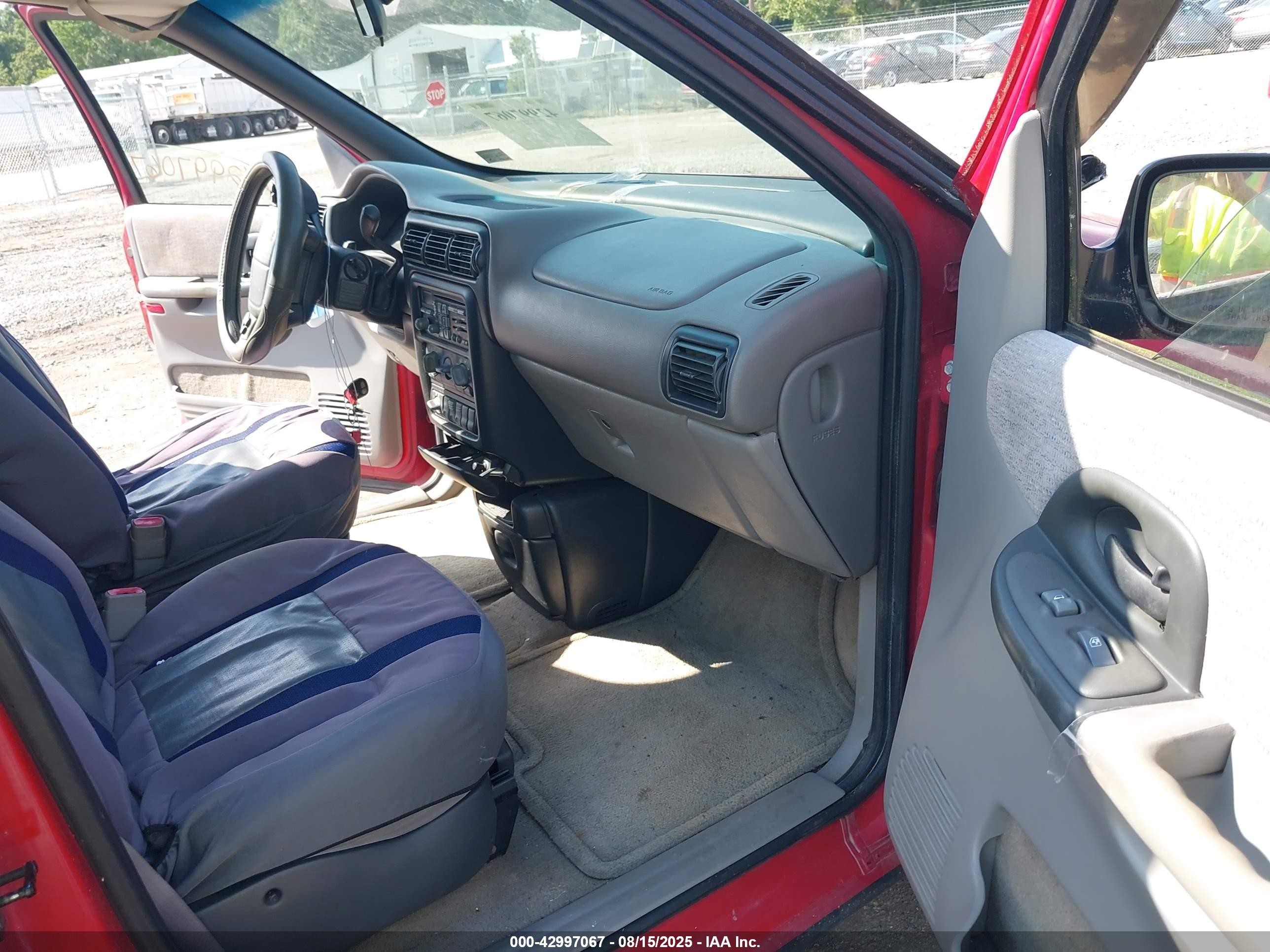 1997 Pontiac Trans Sport   Red vin: 1GMDX03E2VD166536