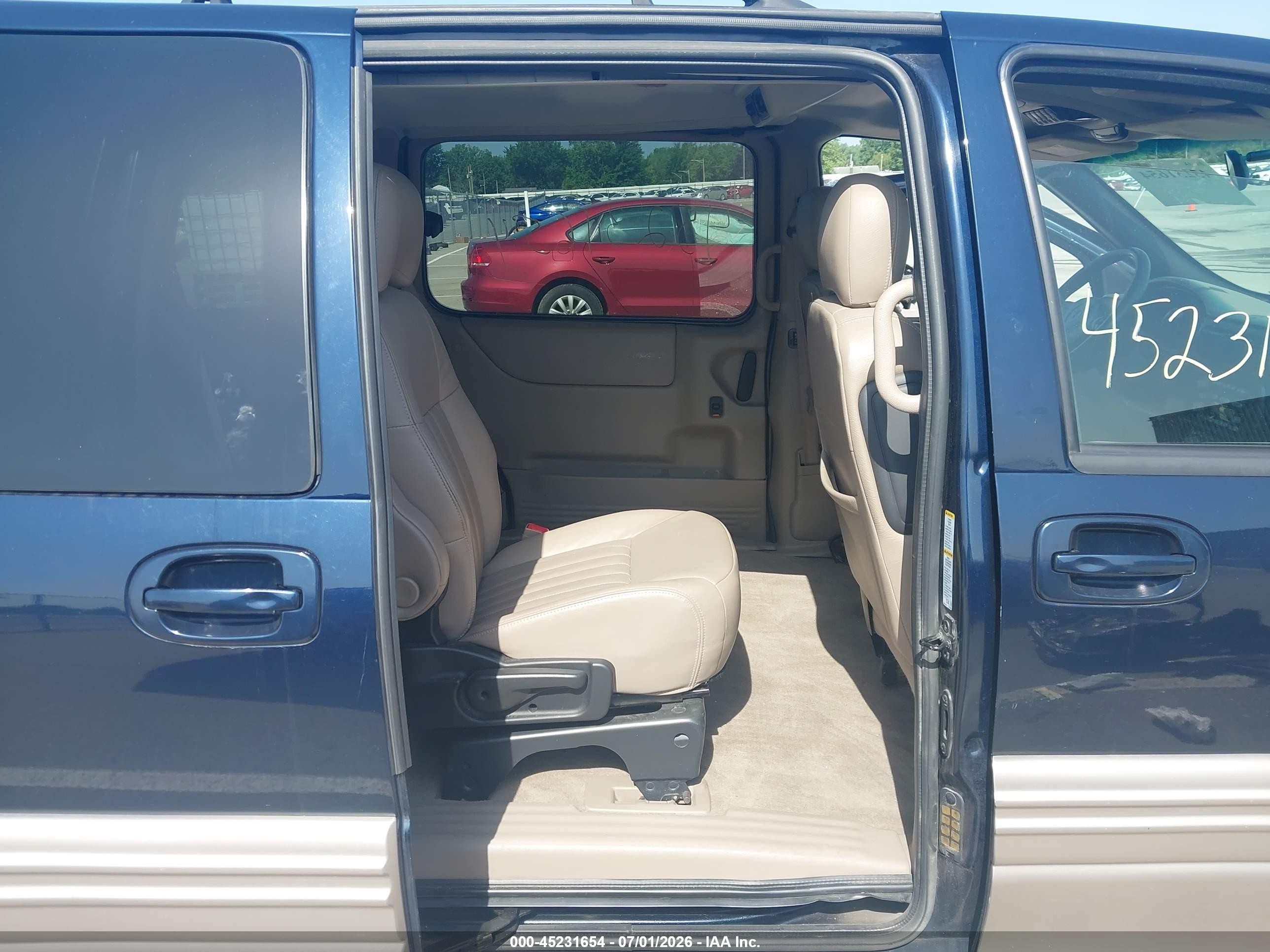 2004 Pontiac Montana M16 W/1sa Pkg. Dark Blue vin: 1GMDX03E34D165703