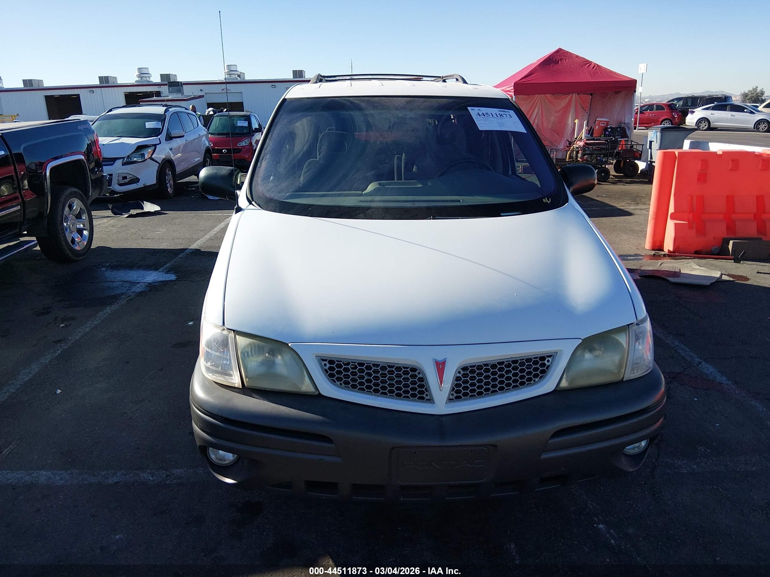 2002 Pontiac Montana M16 W/1sa Pkg. White vin: 1GMDX03E42D108729