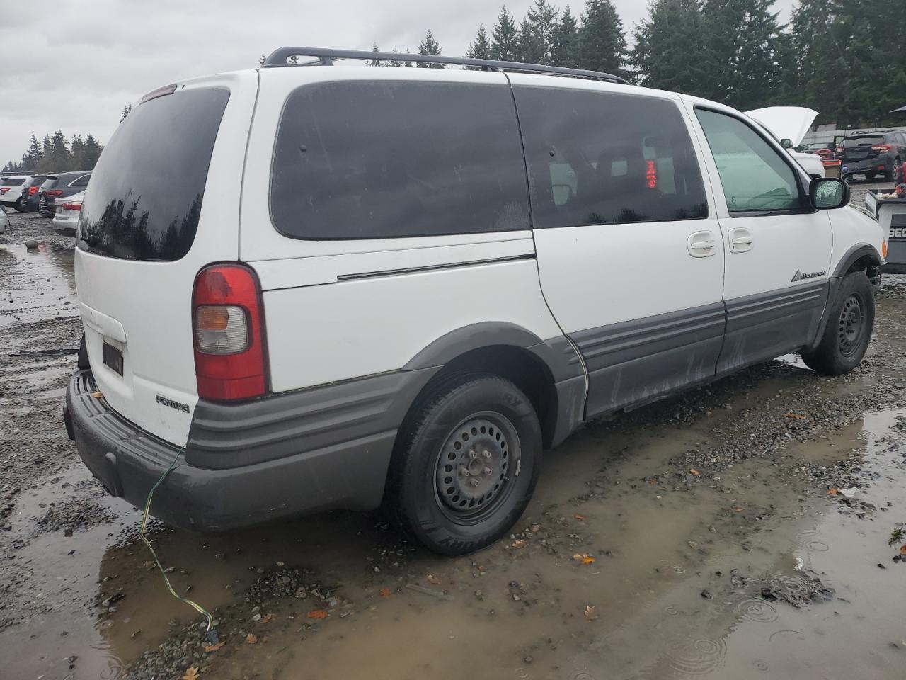 2002 Pontiac Montana White vin: 1GMDX03E42D144436