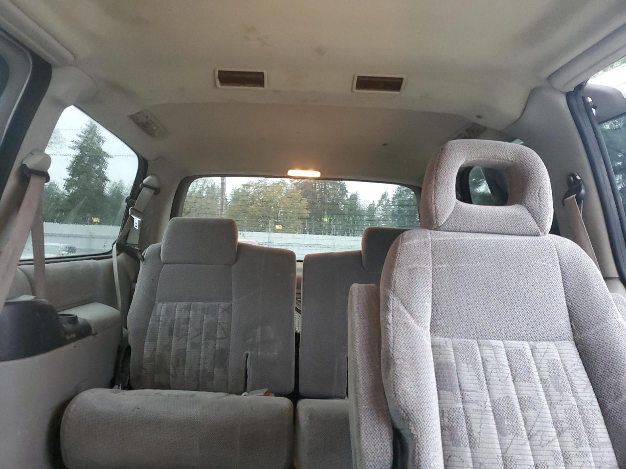 2002 Pontiac Montana White vin: 1GMDX03E42D144436