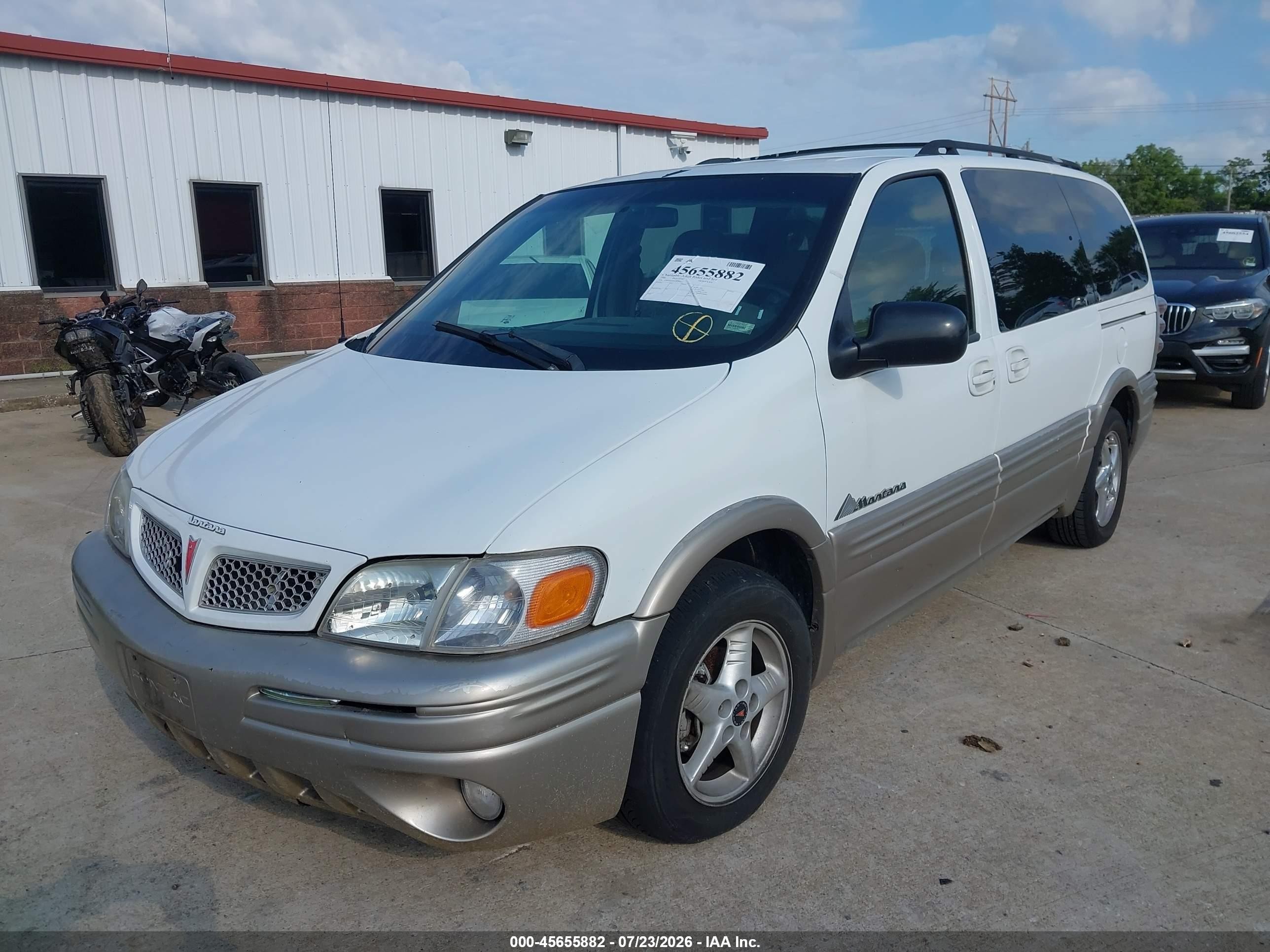 2002 Pontiac Montana   White vin: 1GMDX03E62D203423