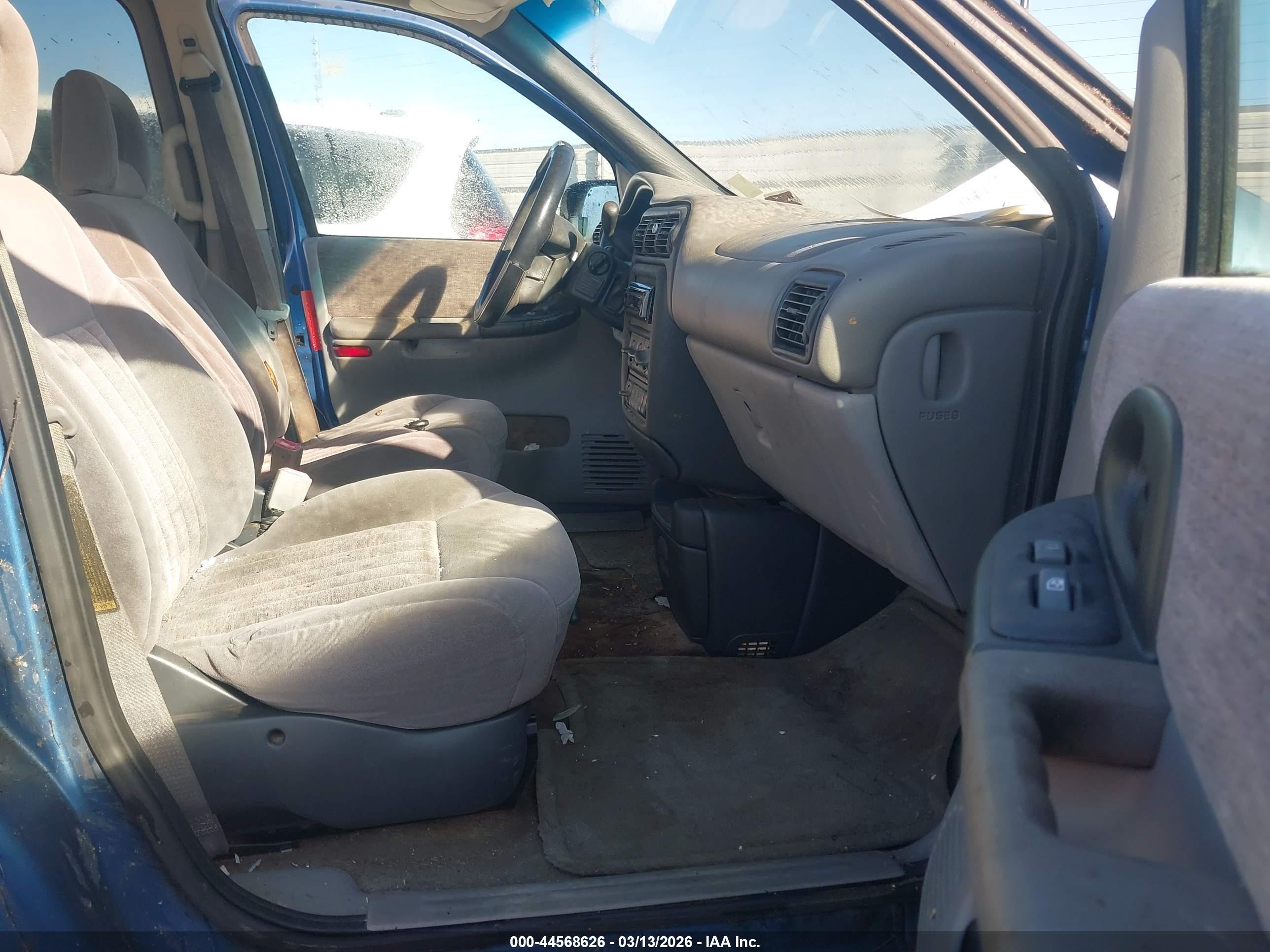 1999 Pontiac Montana   Blue vin: 1GMDX03E6XD196013