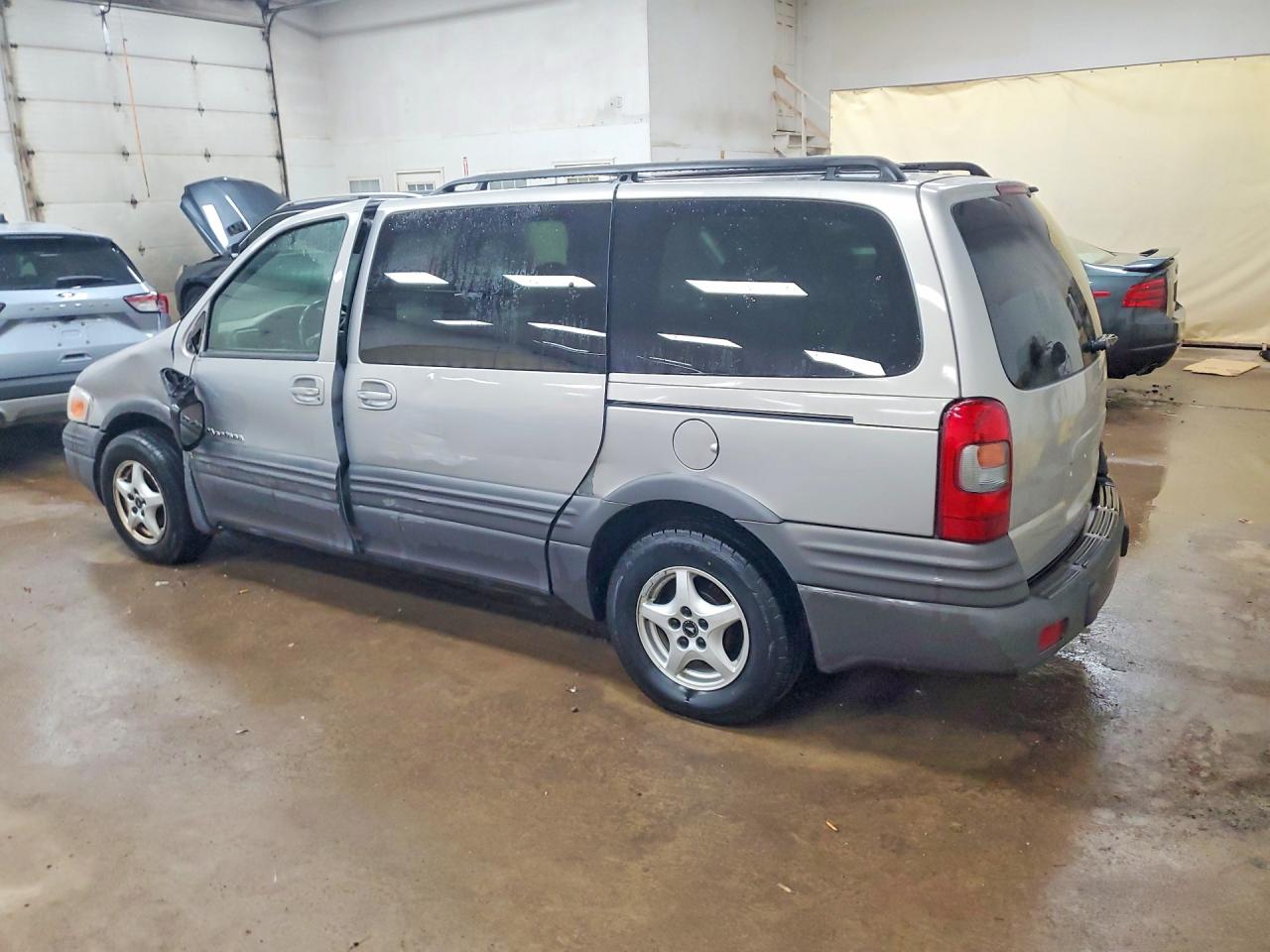 2000 Pontiac Montana Gray vin: 1GMDX03E8YD110962