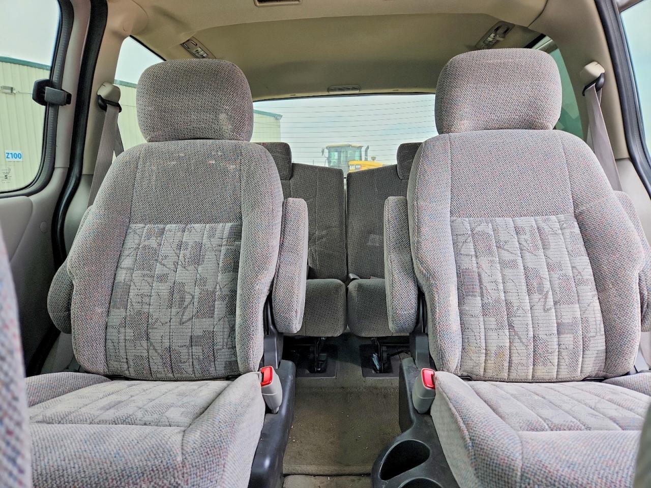 2004 Pontiac Montana Luxury White vin: 1GMDX13E24D151605