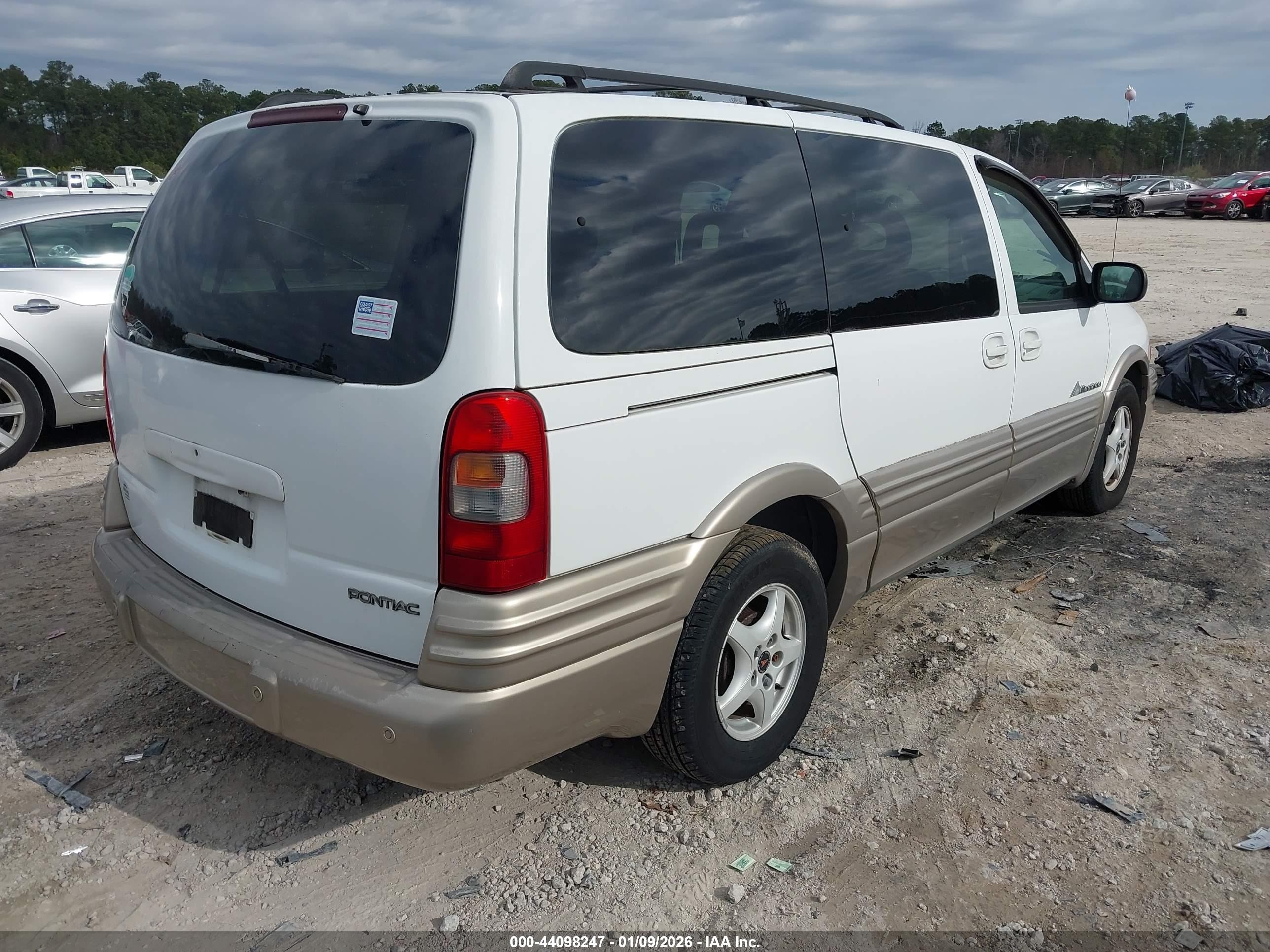 2002 Pontiac Montana M16 W/1se Pkg. White vin: 1GMDX13E92D161674