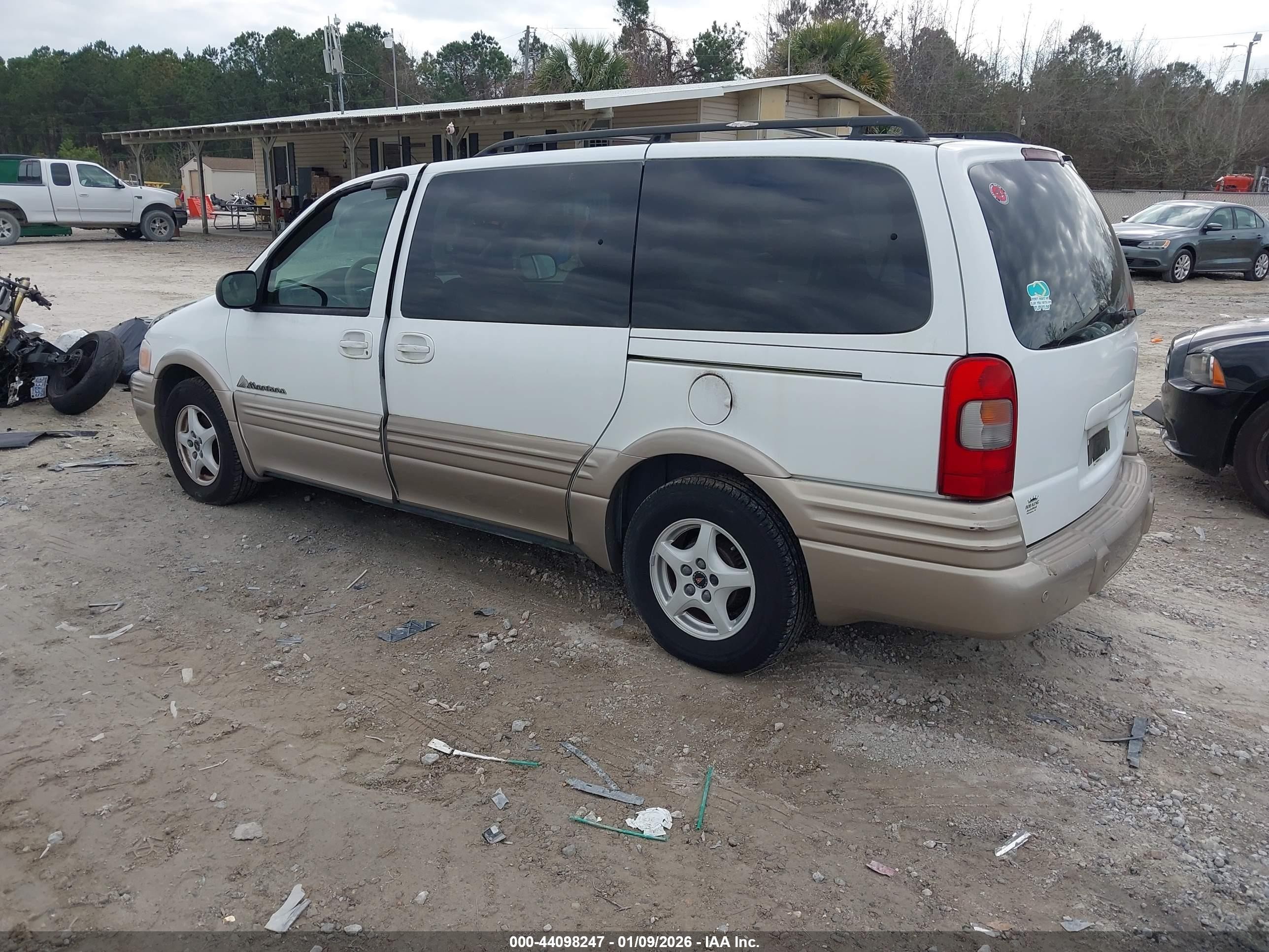 2002 Pontiac Montana M16 W/1se Pkg. White vin: 1GMDX13E92D161674