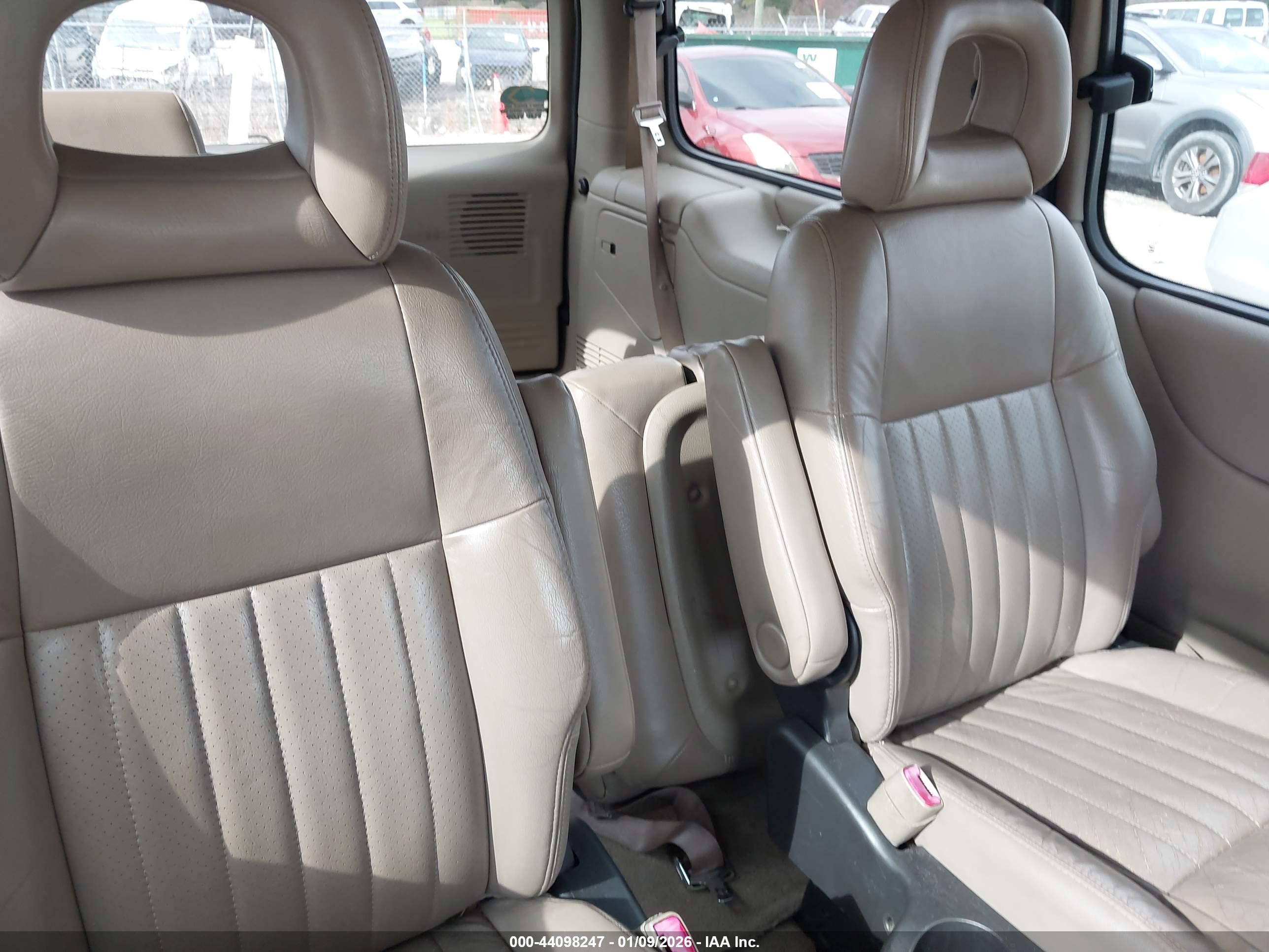 2002 Pontiac Montana M16 W/1se Pkg. White vin: 1GMDX13E92D161674
